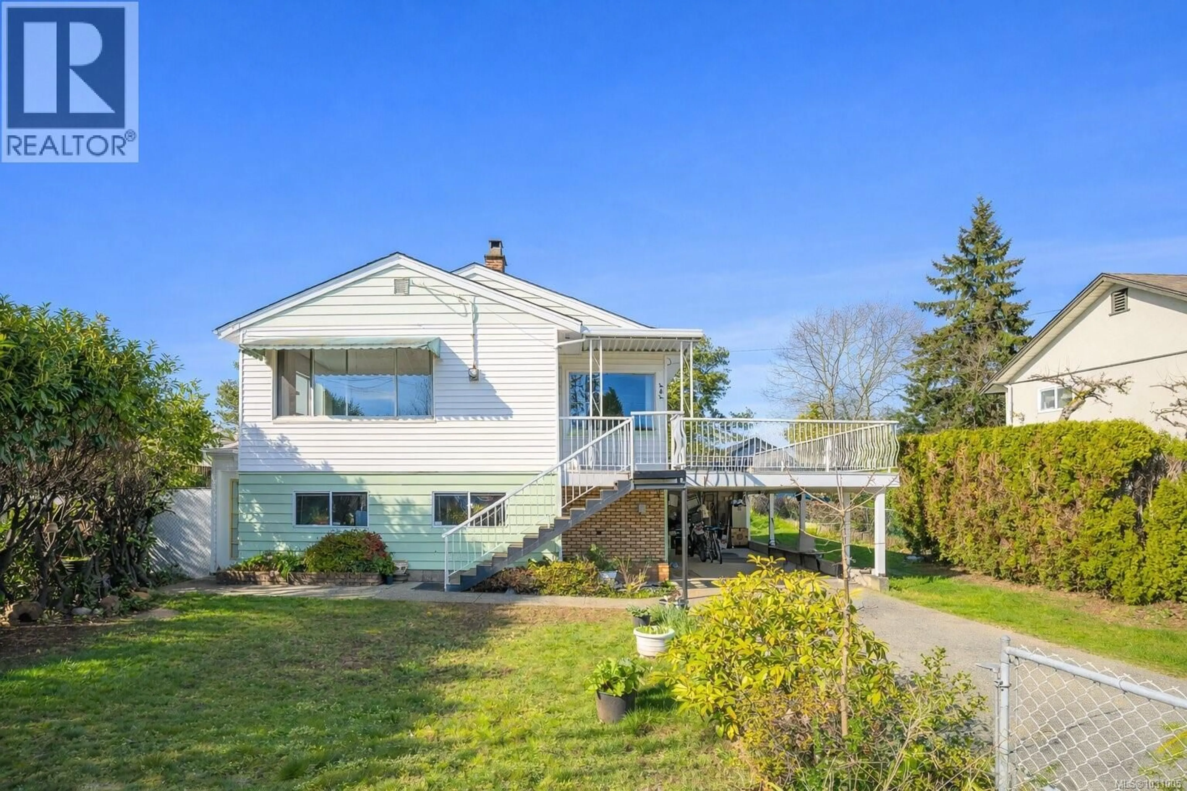 A pic from outside/outdoor area/front of a property/back of a property/a pic from drone, building for 464 RENFREW STREET, Nanaimo British Columbia V9R1S4