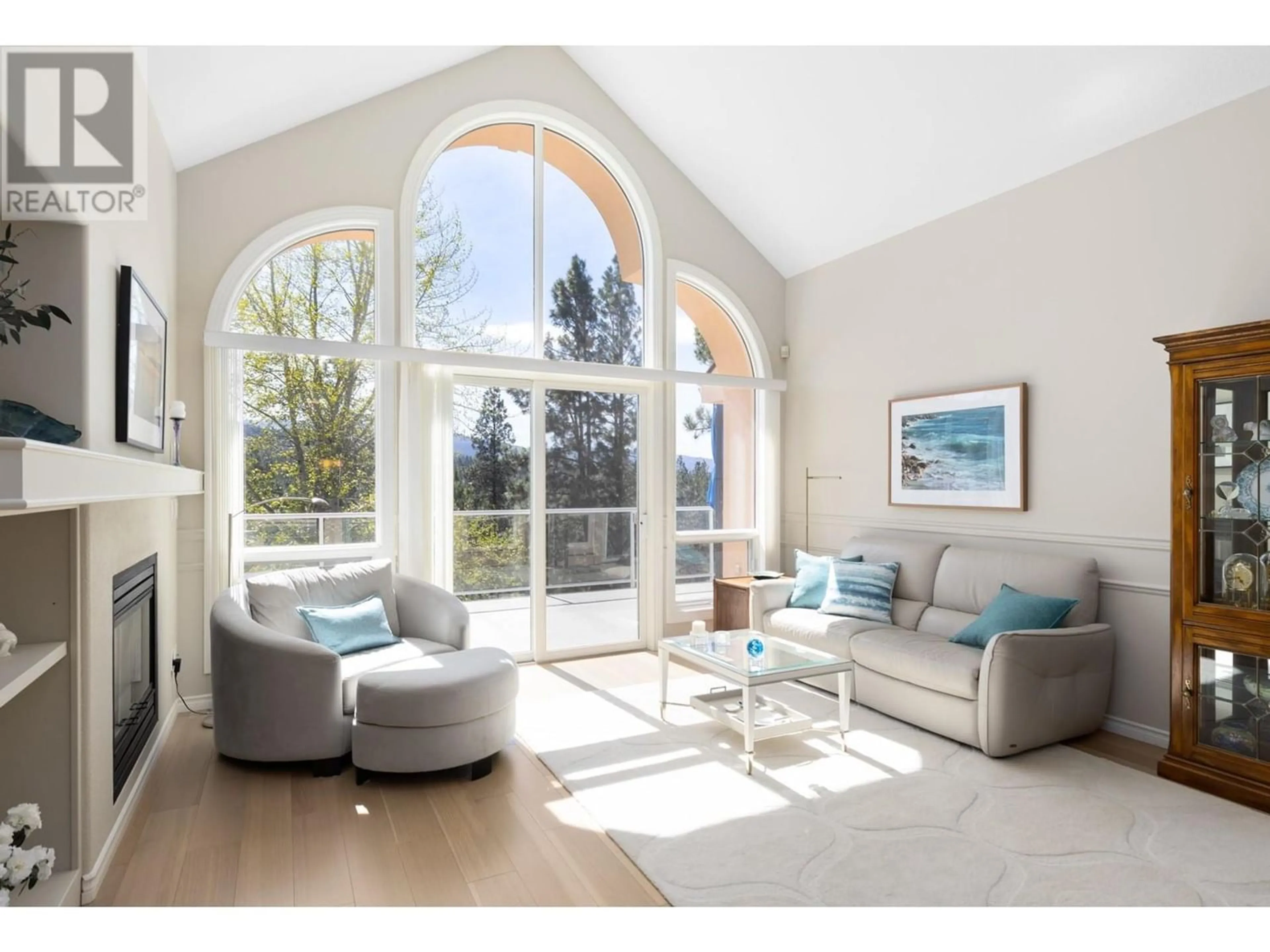Living room for 3967 Gallaghers Circle, Kelowna British Columbia V1W3Z9