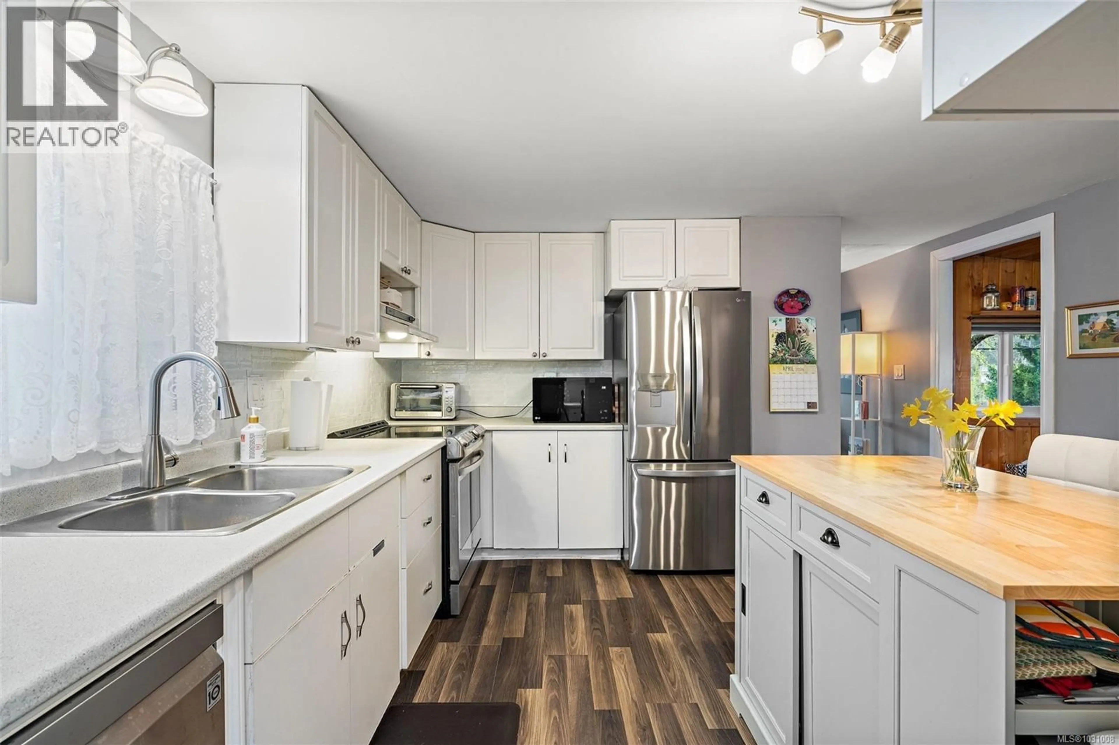 Open concept kitchen, wood/laminate floor for 10 - 6947 GRANT ROAD WEST, Sooke British Columbia V9Z0P2