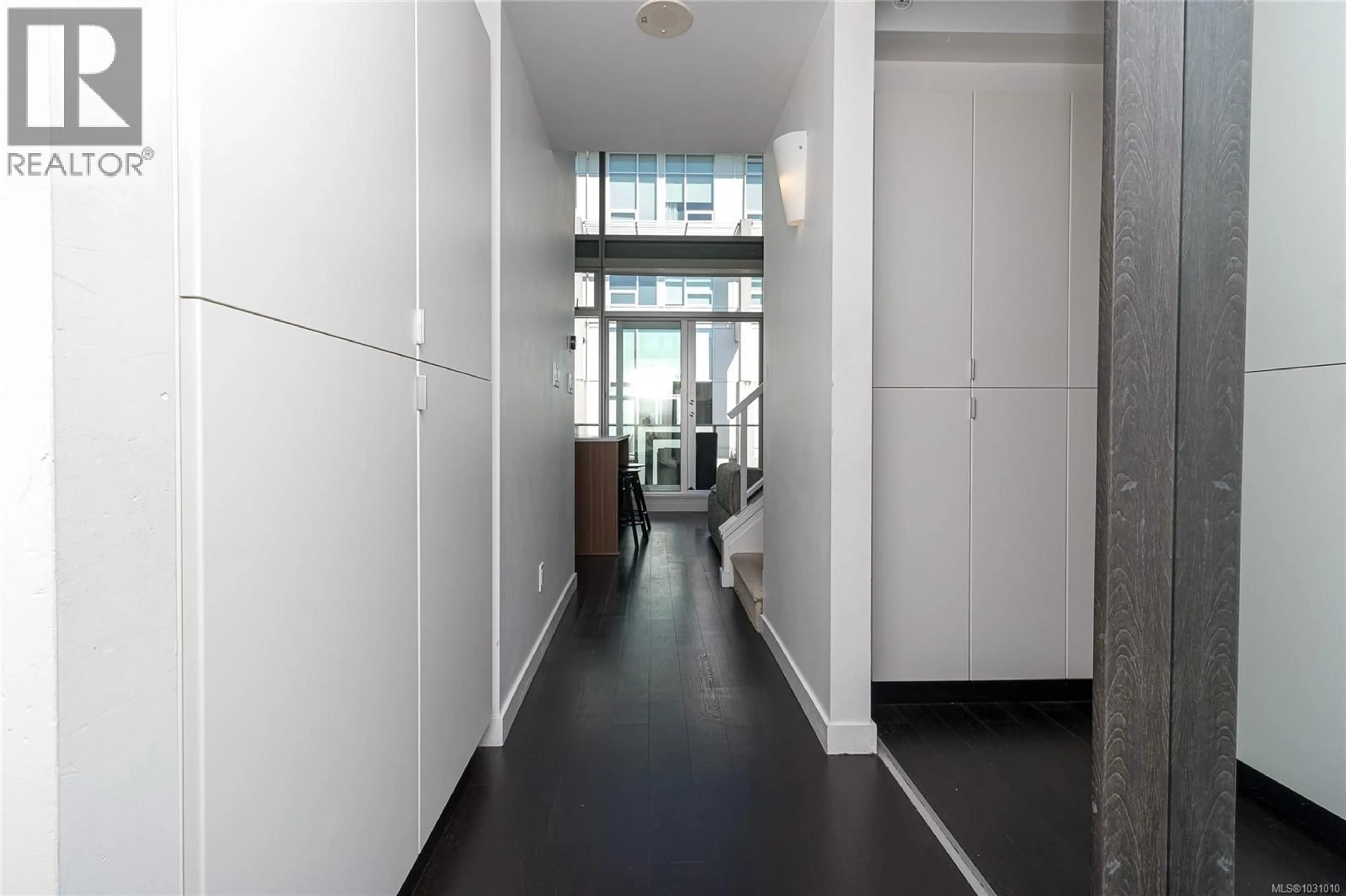Indoor foyer for 417 - 770 FISGARD STREET, Victoria British Columbia V8W0B8