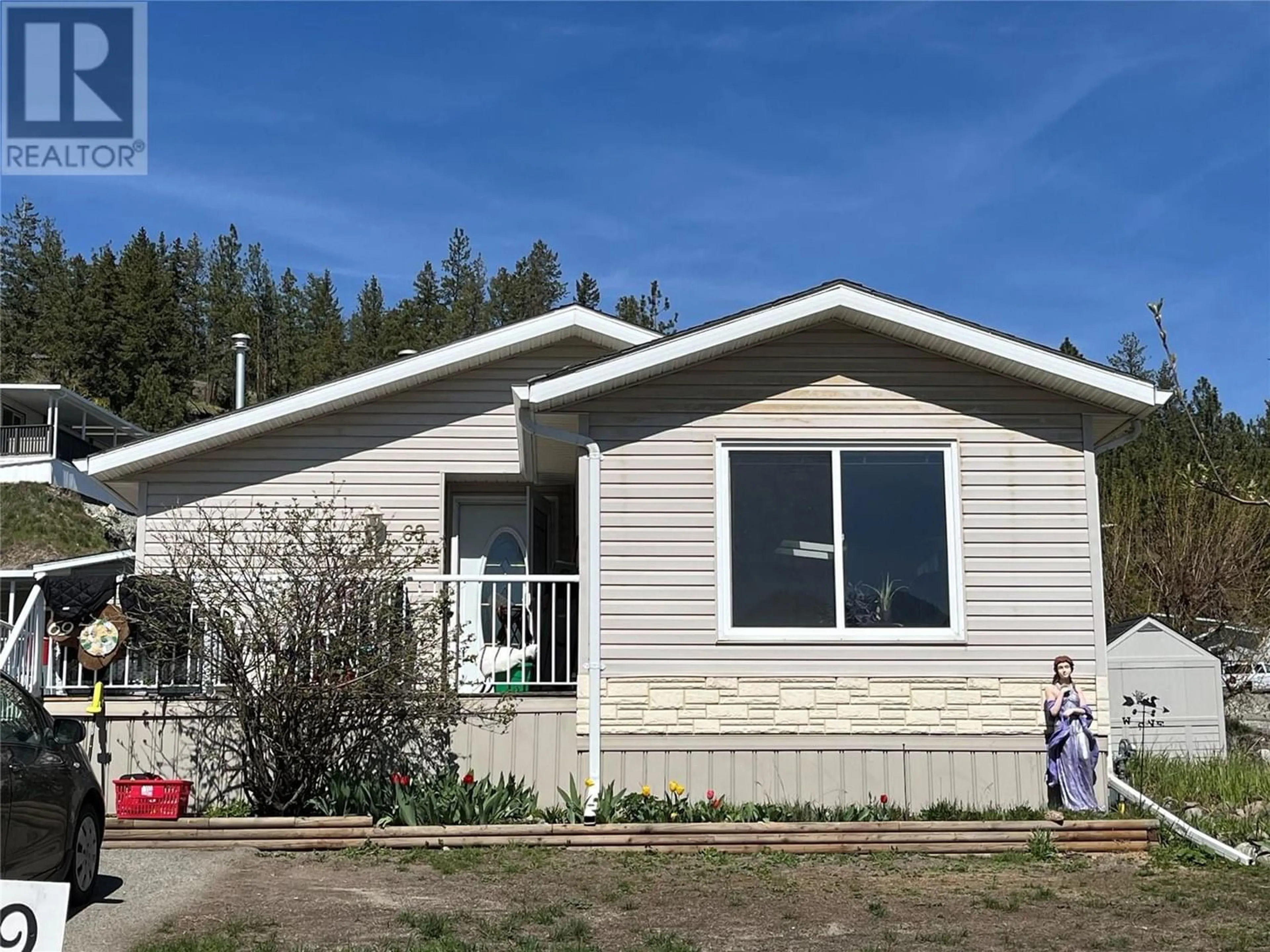 Home with vinyl exterior material for 1750 Lenz Road Unit# 69, West Kelowna British Columbia V1Z3N1