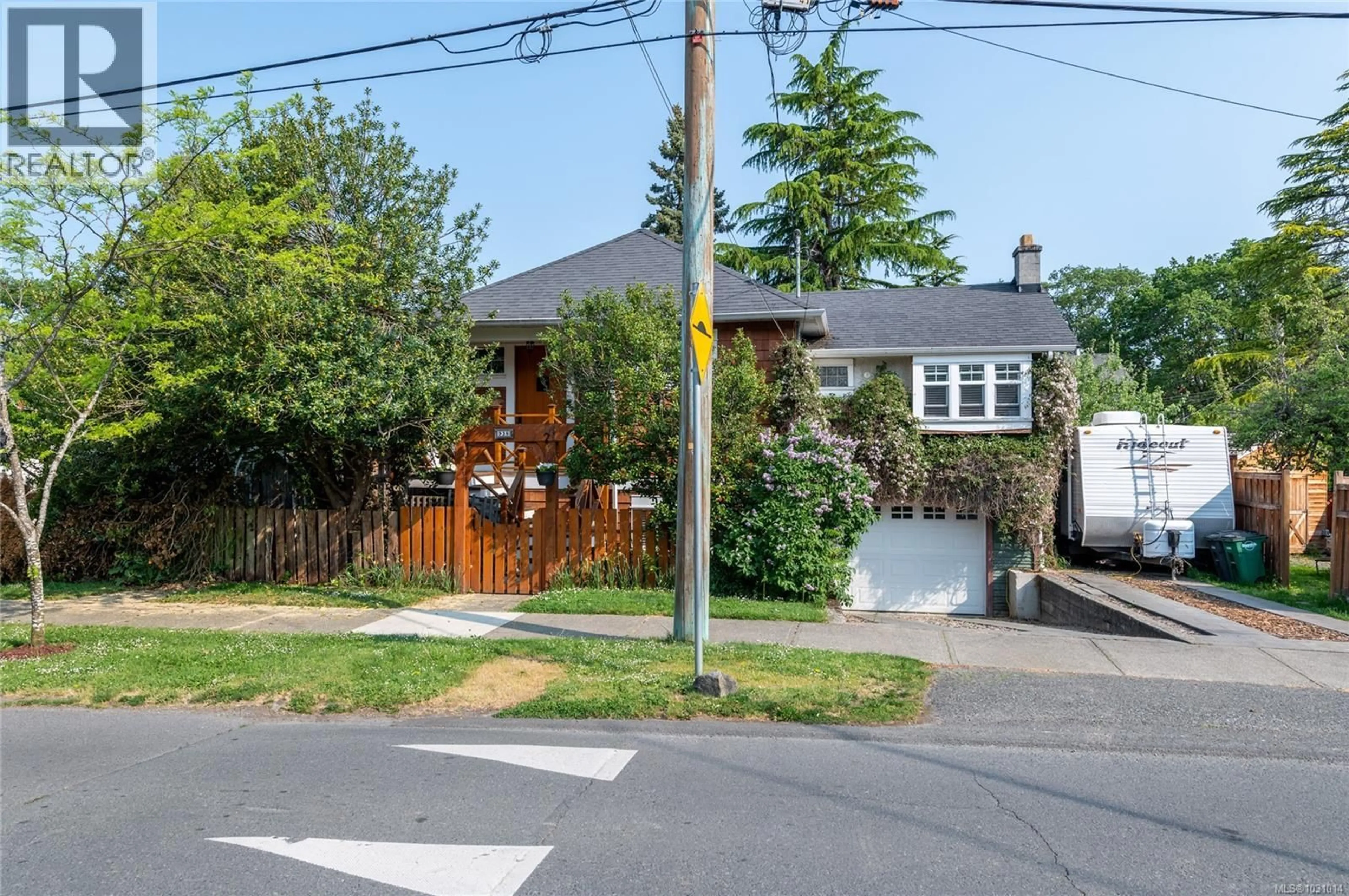 Unknown for 938 AMBASSADOR AVENUE, Saanich British Columbia V8X3N1
