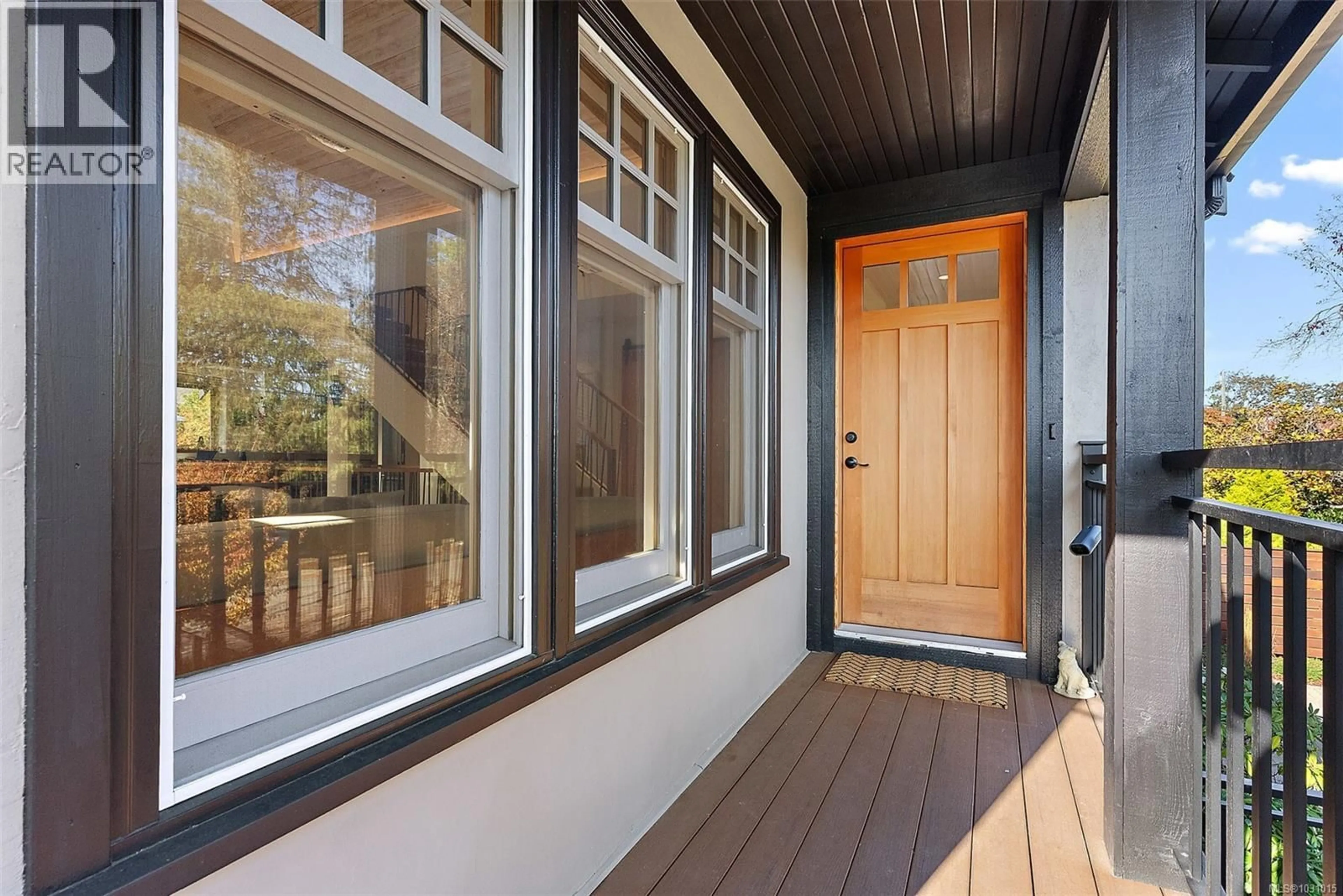 Home with vinyl exterior material, street for 614 MONTEREY AVENUE, Oak Bay British Columbia V8S4T9