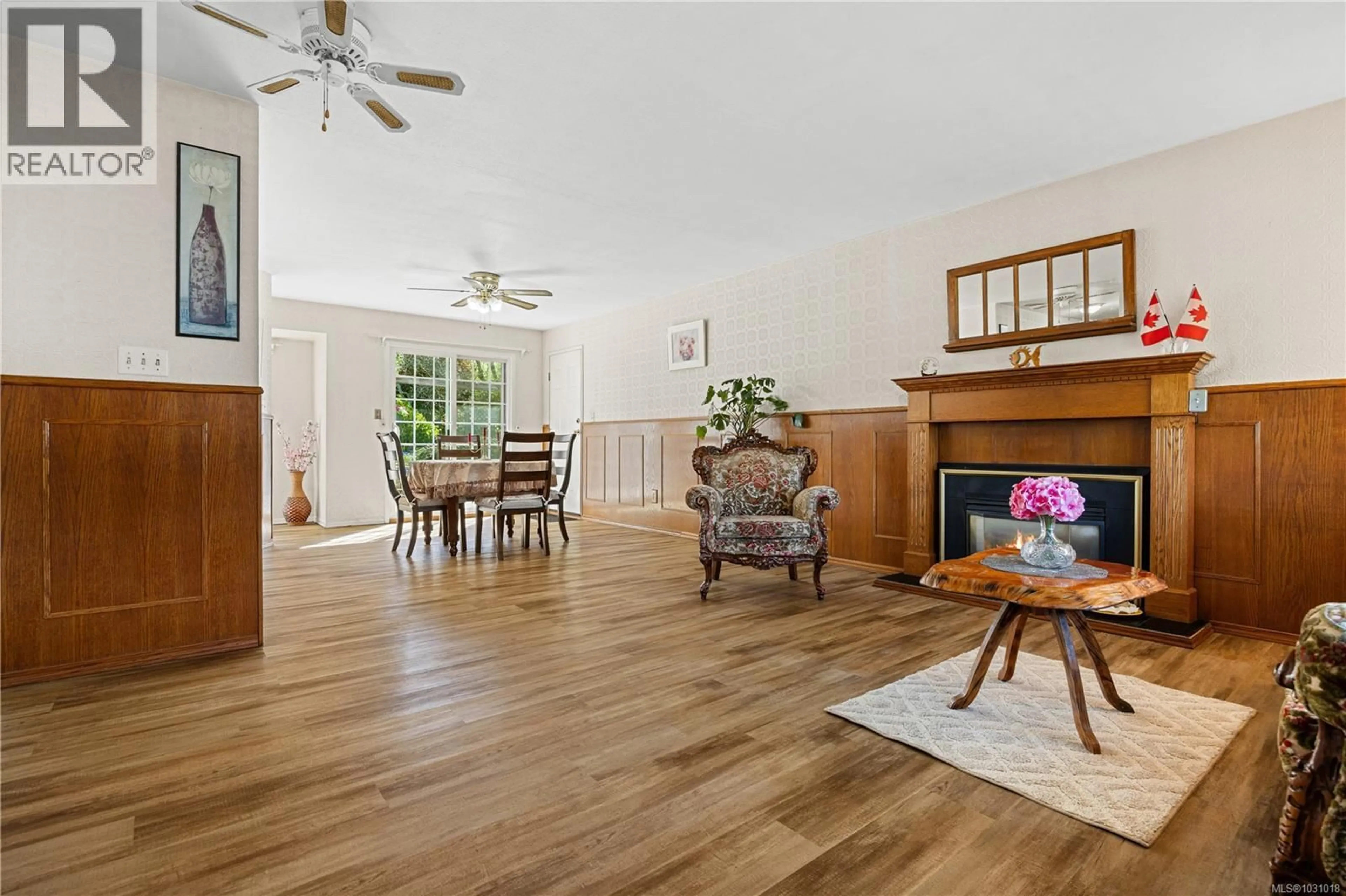 Living room with furniture, wood/laminate floor for 130 WILDLIFE PLACE, Nanaimo British Columbia V9R6H2