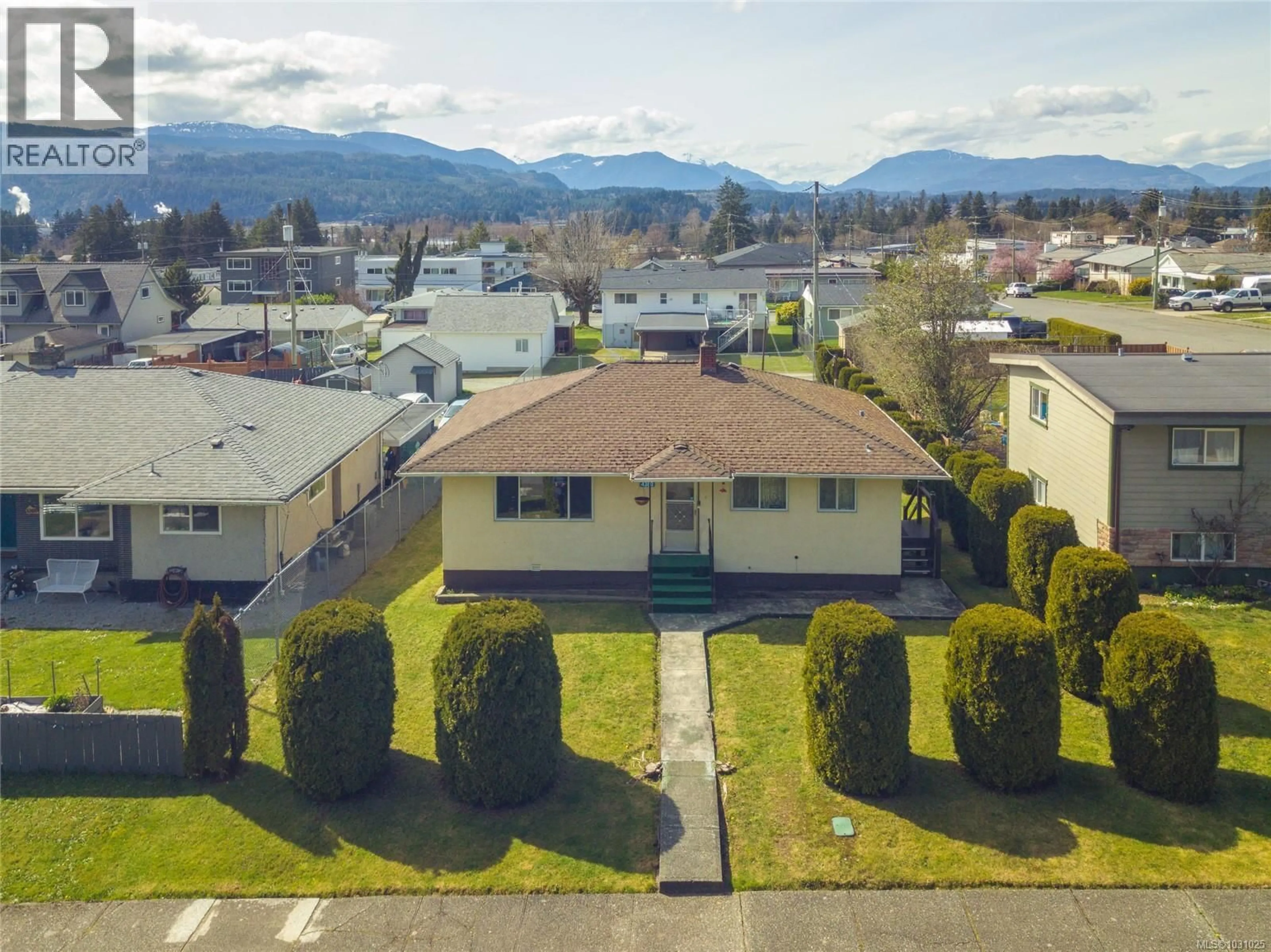 A pic from outside/outdoor area/front of a property/back of a property/a pic from drone, mountain view for 4380 ANDERSON AVENUE, Port Alberni British Columbia V9Y5B5