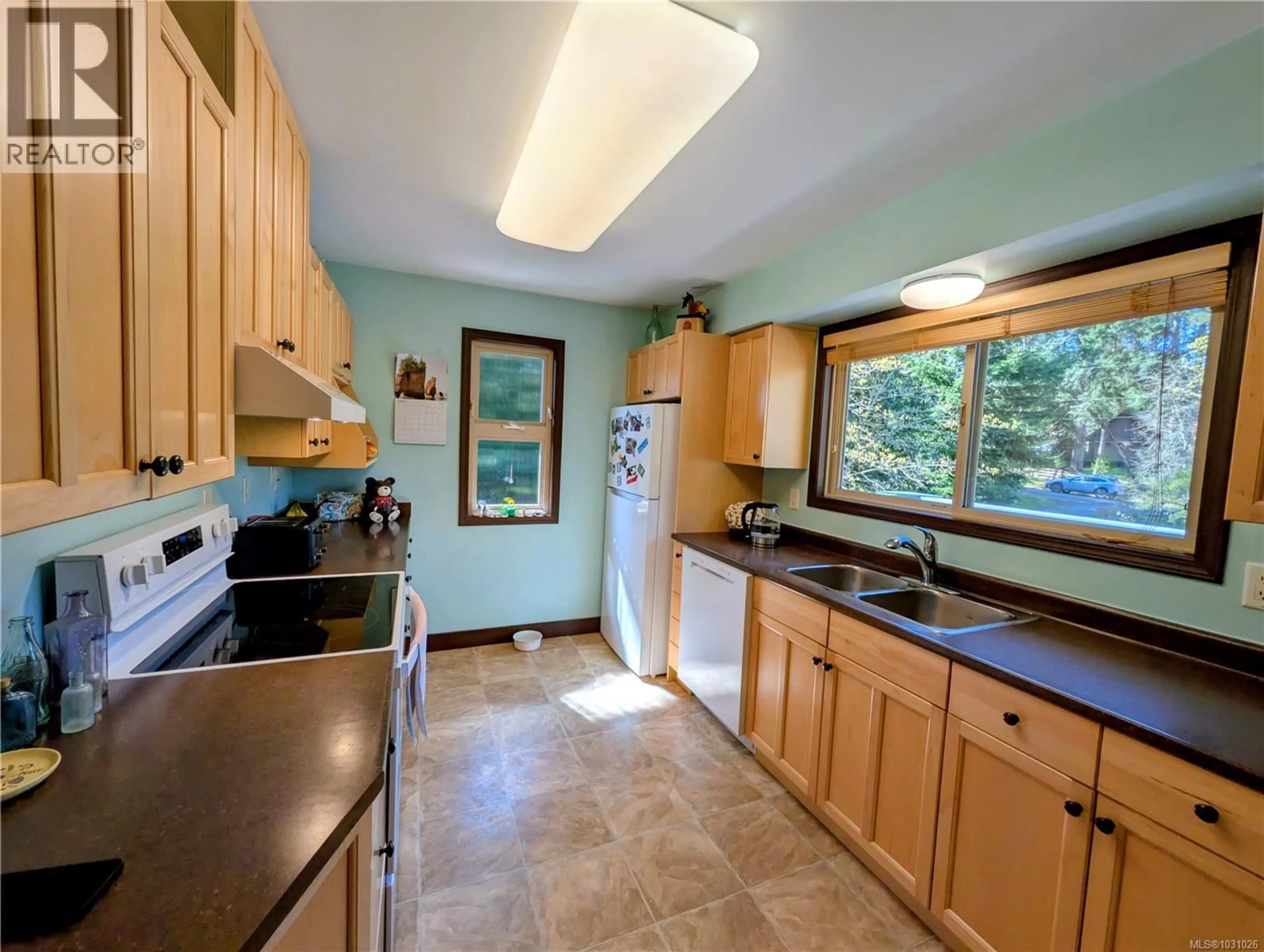 Standard kitchen, ceramic/tile floor for 2020 GRILSE ROAD, Gabriola Island British Columbia V0R1X7