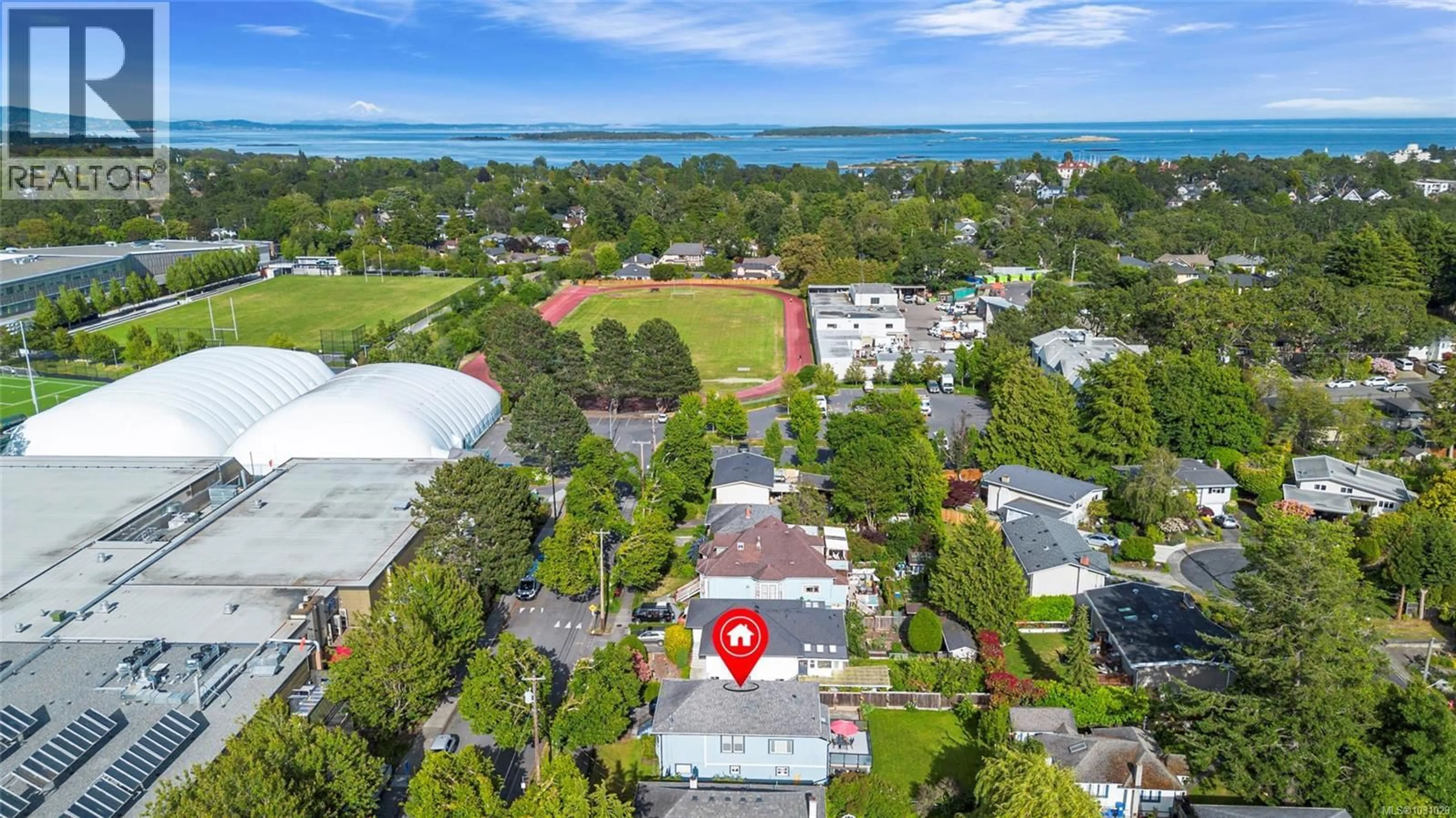 A pic from outside/outdoor area/front of a property/back of a property/a pic from drone, water/lake/river/ocean view for 2065 GOLDSMITH STREET, Oak Bay British Columbia V8R1T5