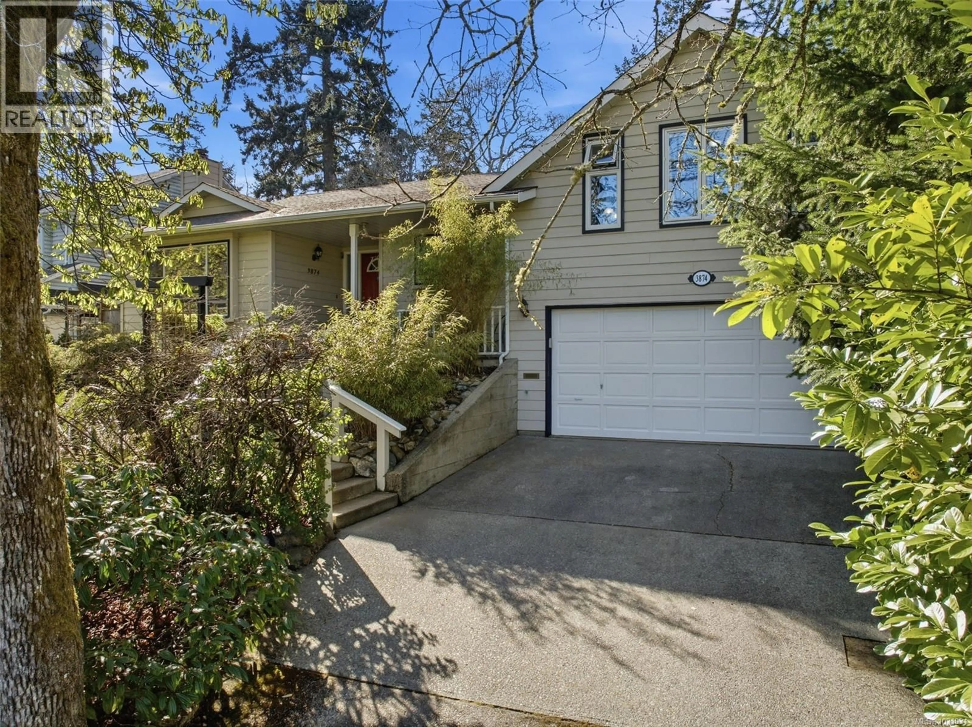 Unknown for 3874 GRANGE ROAD, Saanich British Columbia V8Z4T5