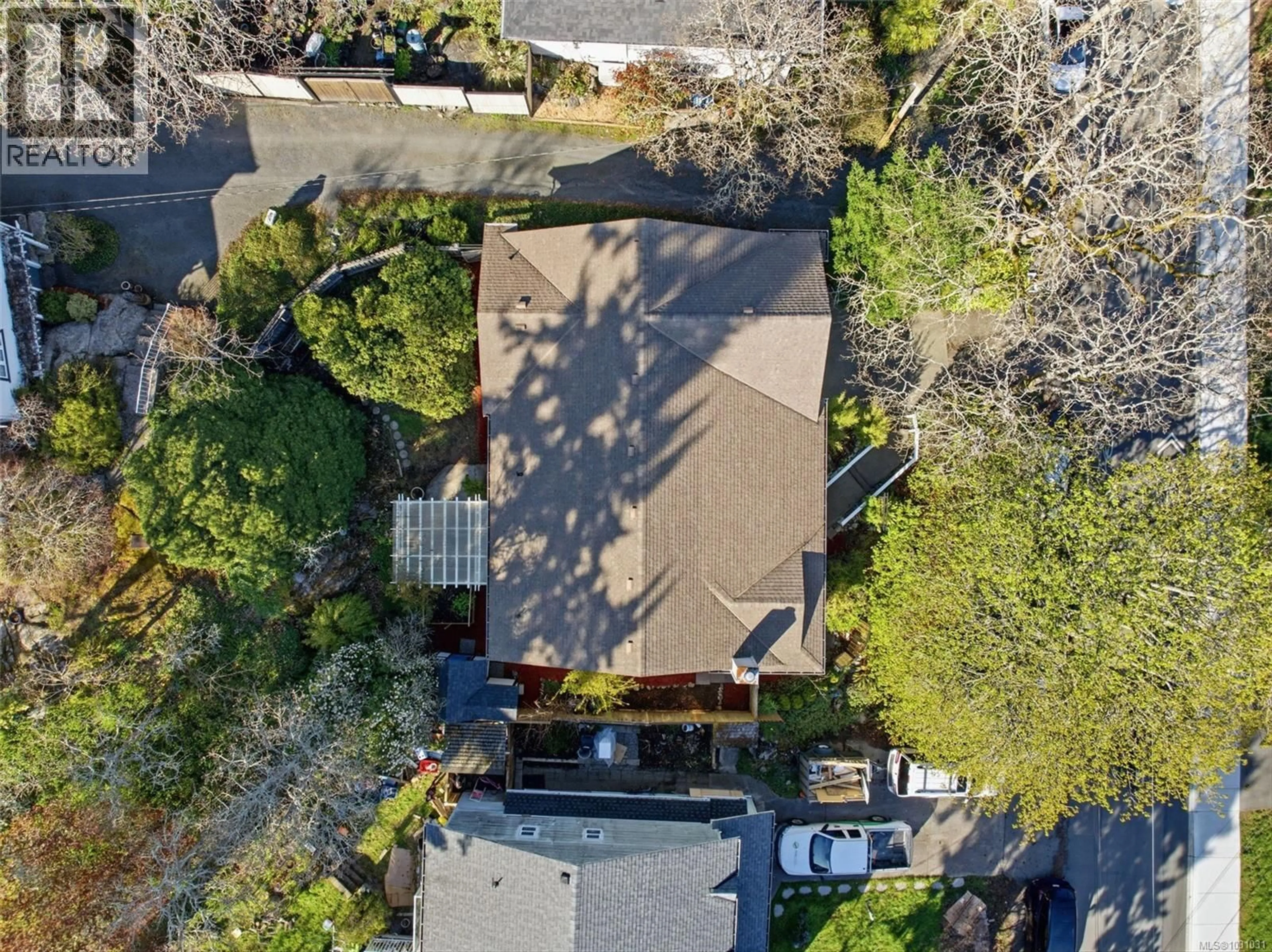 A pic from outside/outdoor area/front of a property/back of a property/a pic from drone, street for 3874 GRANGE ROAD, Saanich British Columbia V8Z4T5