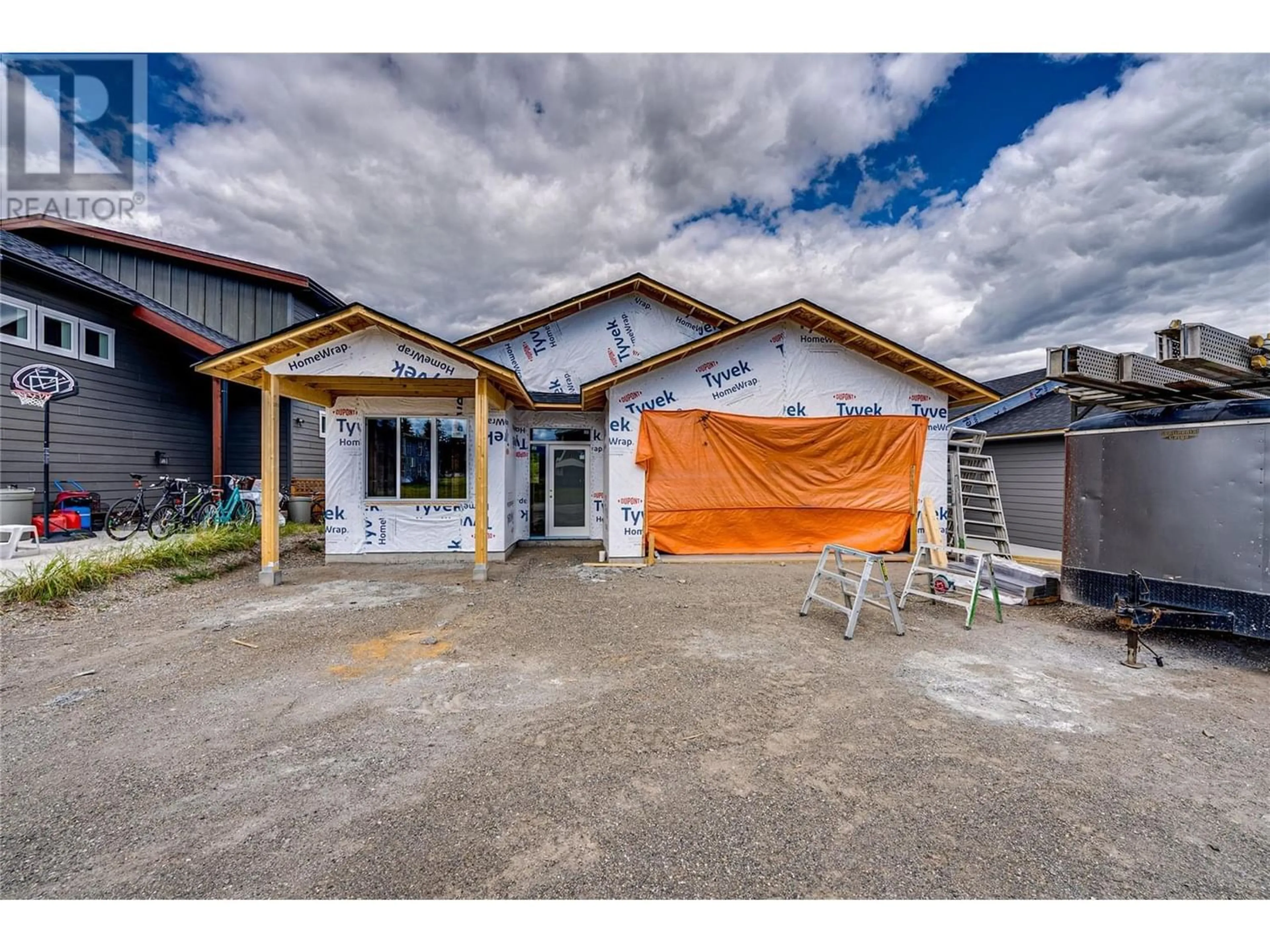 Frontside or backside of a home for 575 Meadowlark Avenue, Vernon British Columbia V1H2A1