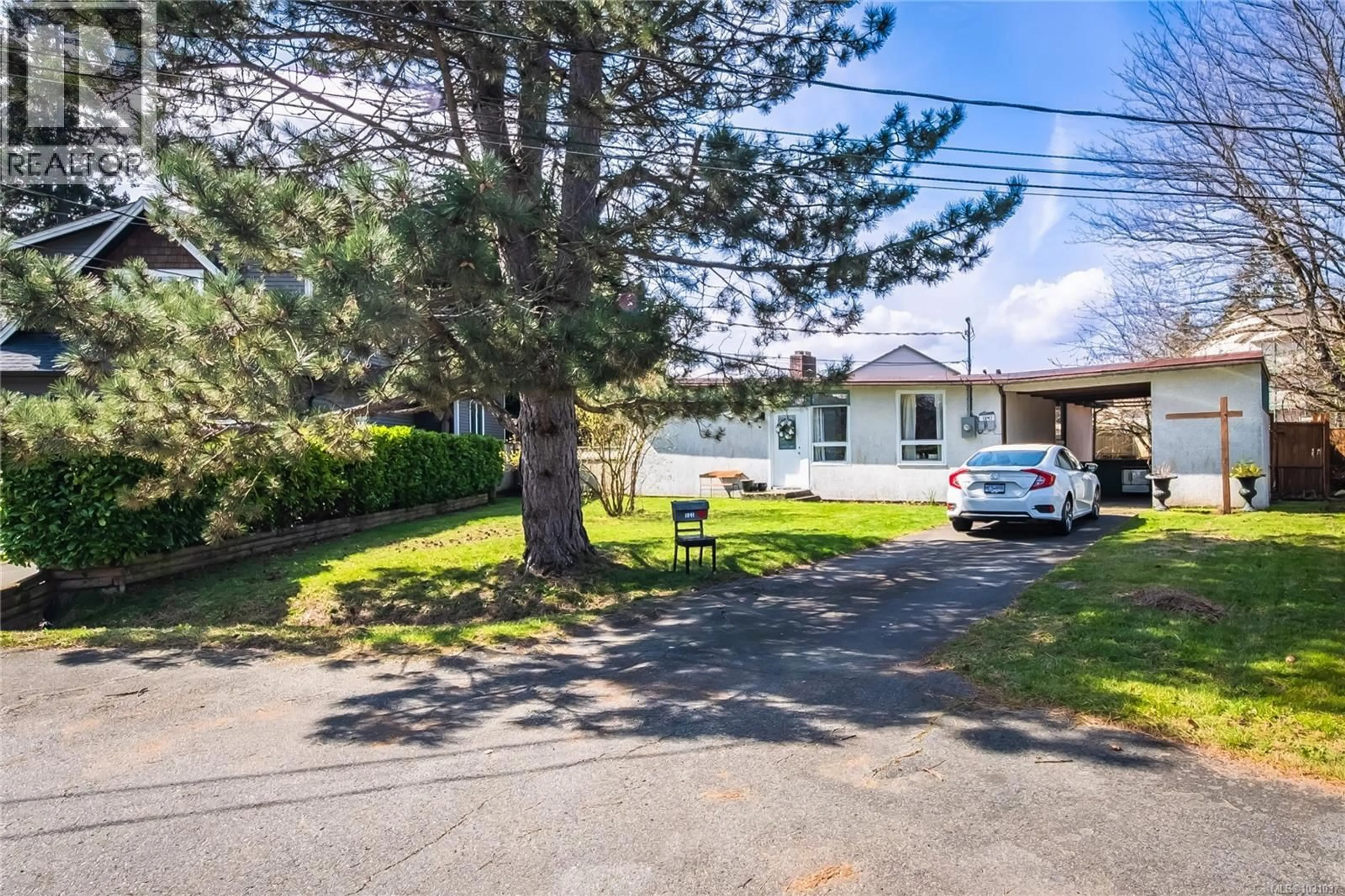 A pic from outside/outdoor area/front of a property/back of a property/a pic from drone, street for 1841 PEYTON PLACE, Nanaimo British Columbia V9S2R3