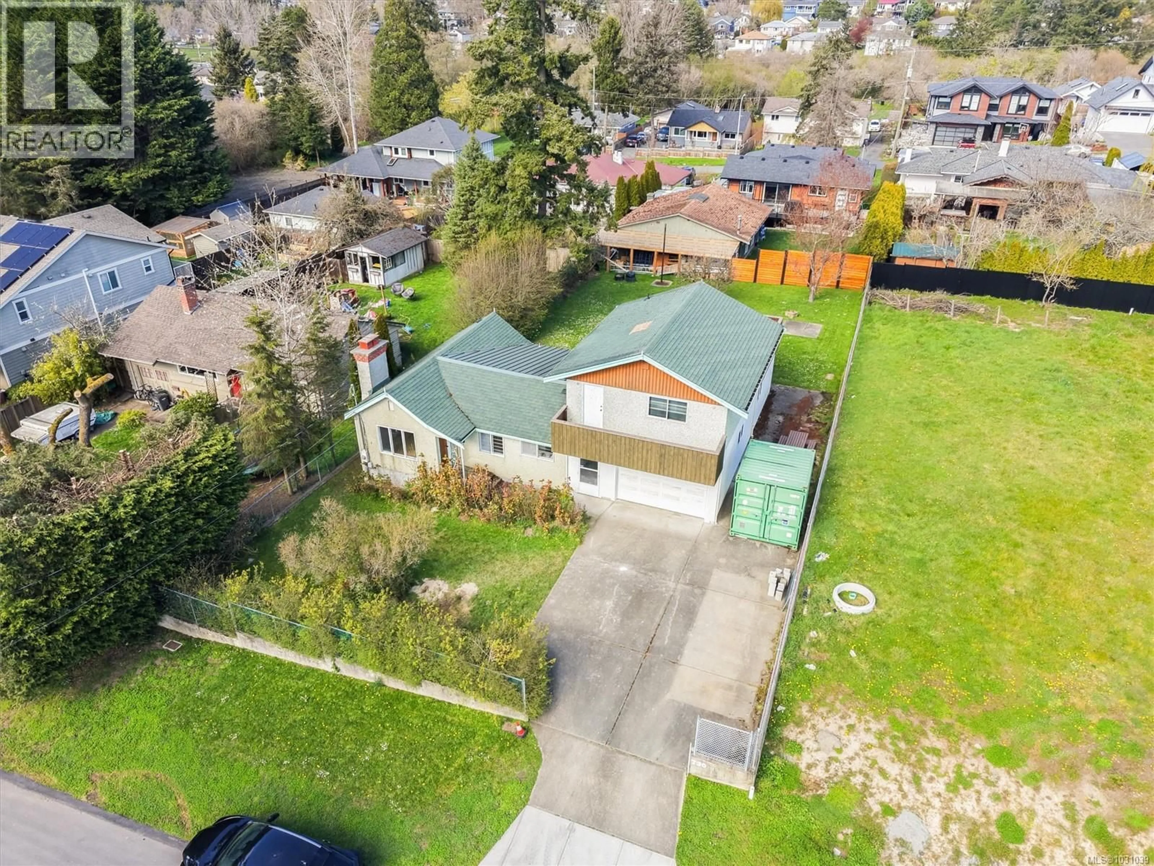 A pic from outside/outdoor area/front of a property/back of a property/a pic from drone, street for 730 VIOLET AVENUE, Saanich British Columbia V8Z2R3