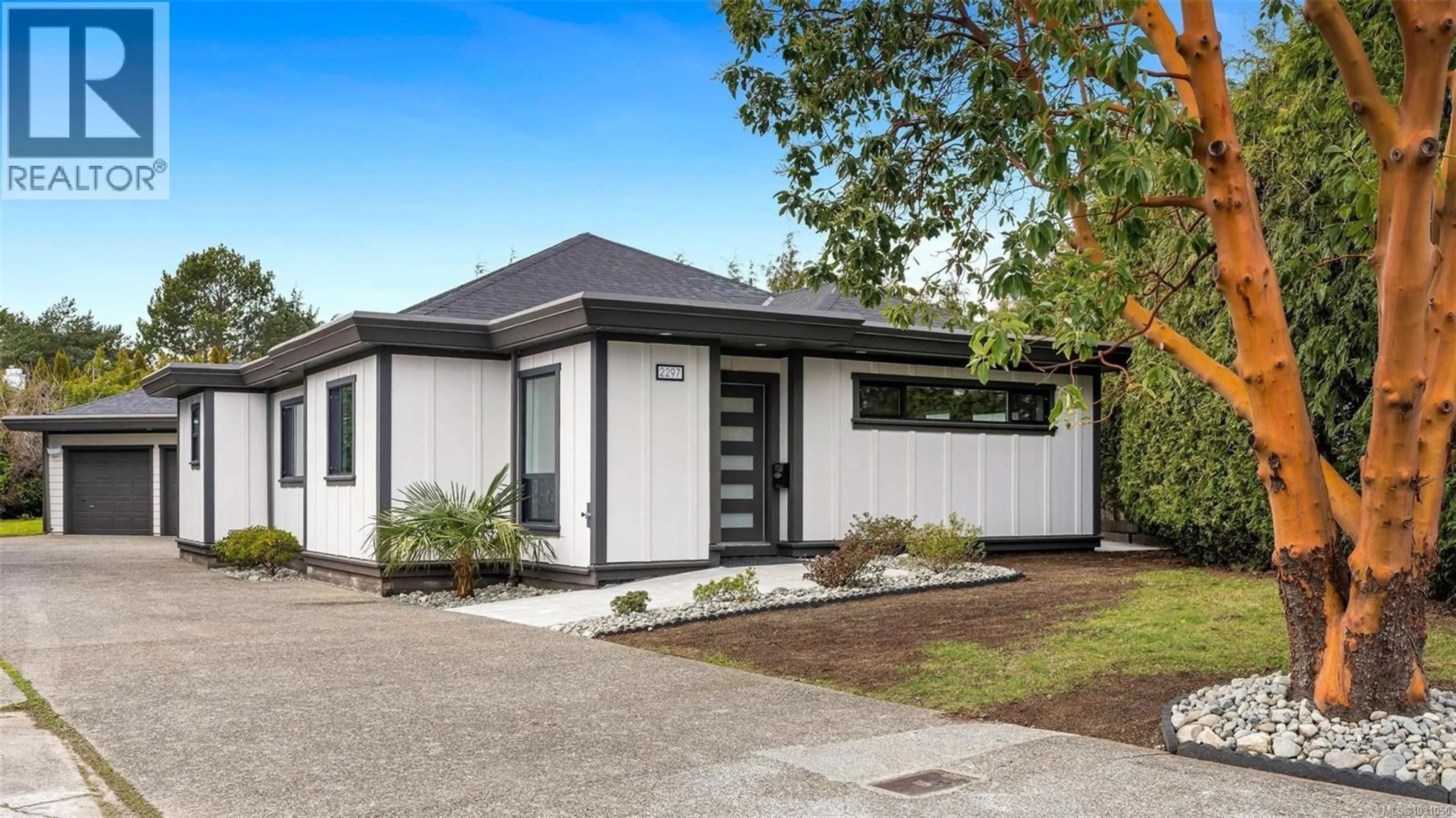 Home with vinyl exterior material, street for 2297 COVINGTON PLACE, Saanich British Columbia V8N5R1