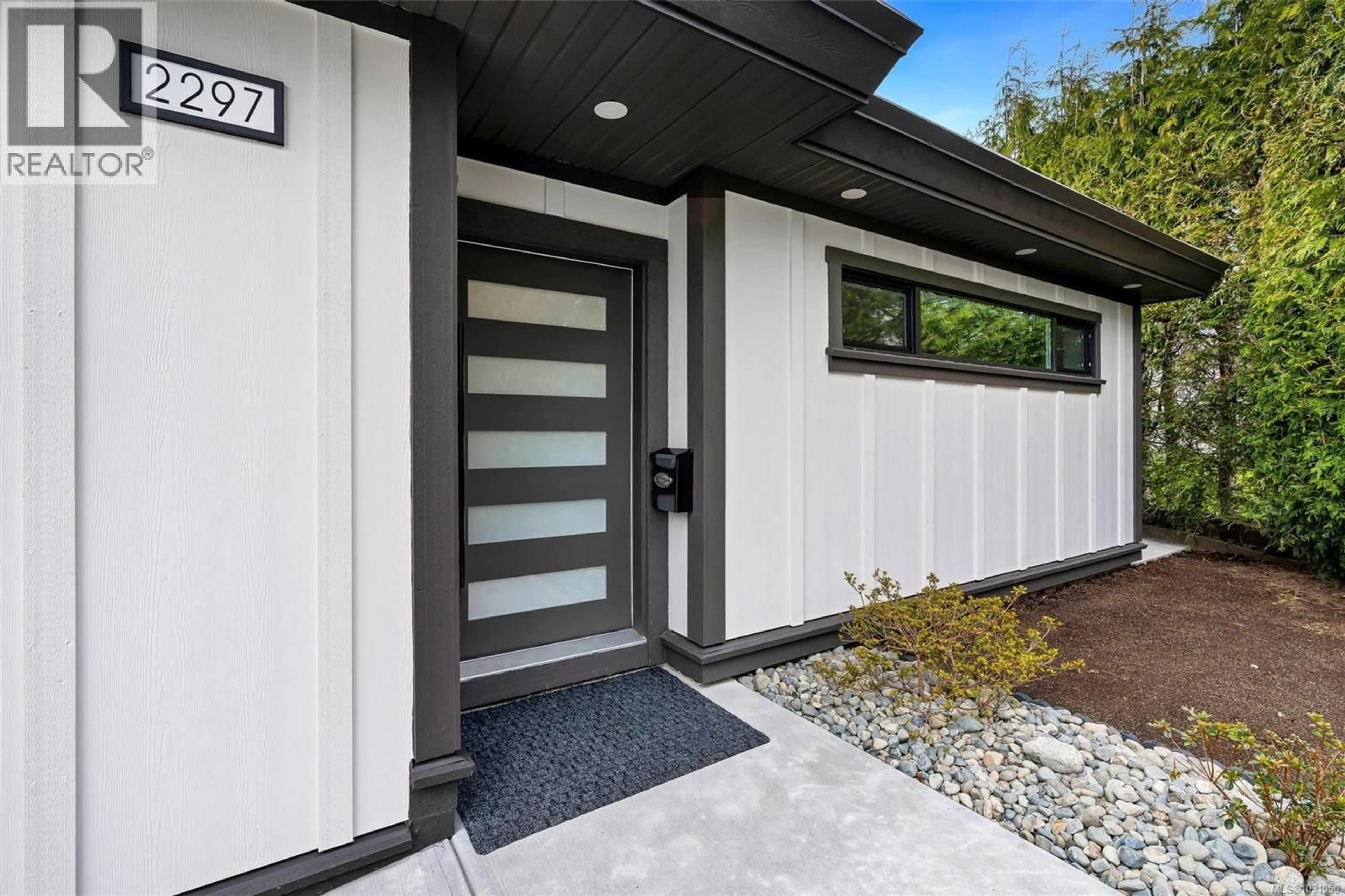 Home with vinyl exterior material, street for 2297 COVINGTON PLACE, Saanich British Columbia V8N5R1