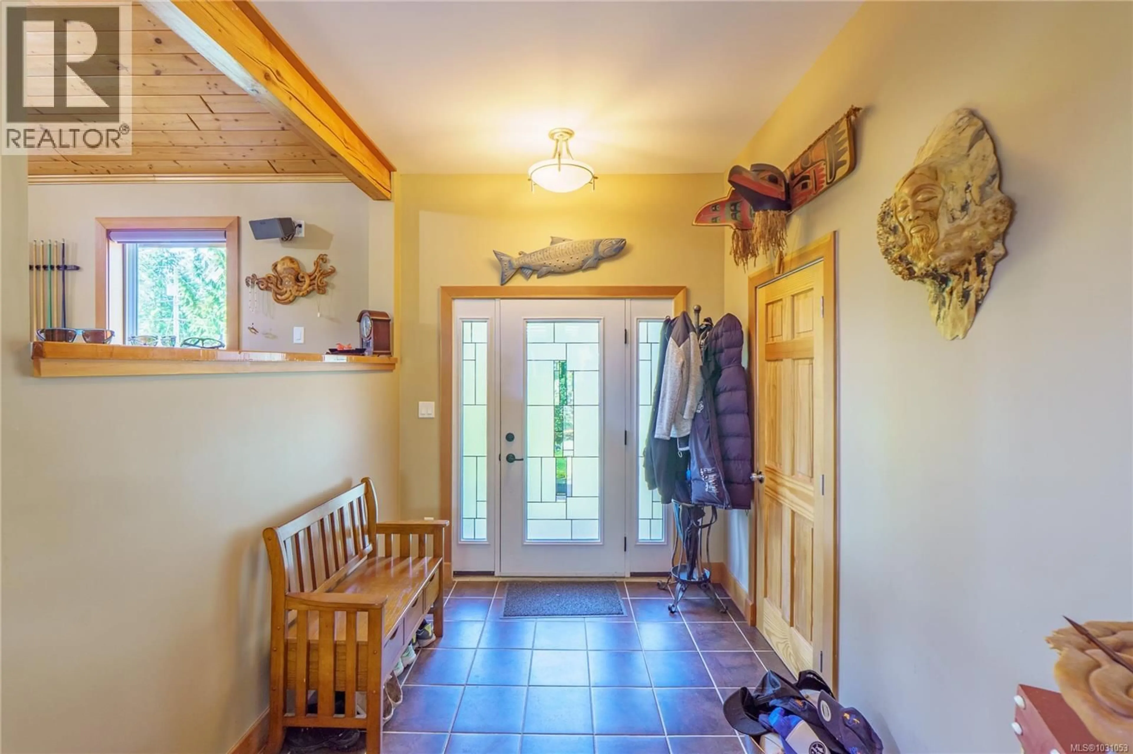 Indoor entryway for 1108 ABRAHAM DRIVE, Tofino British Columbia V0R2Z0