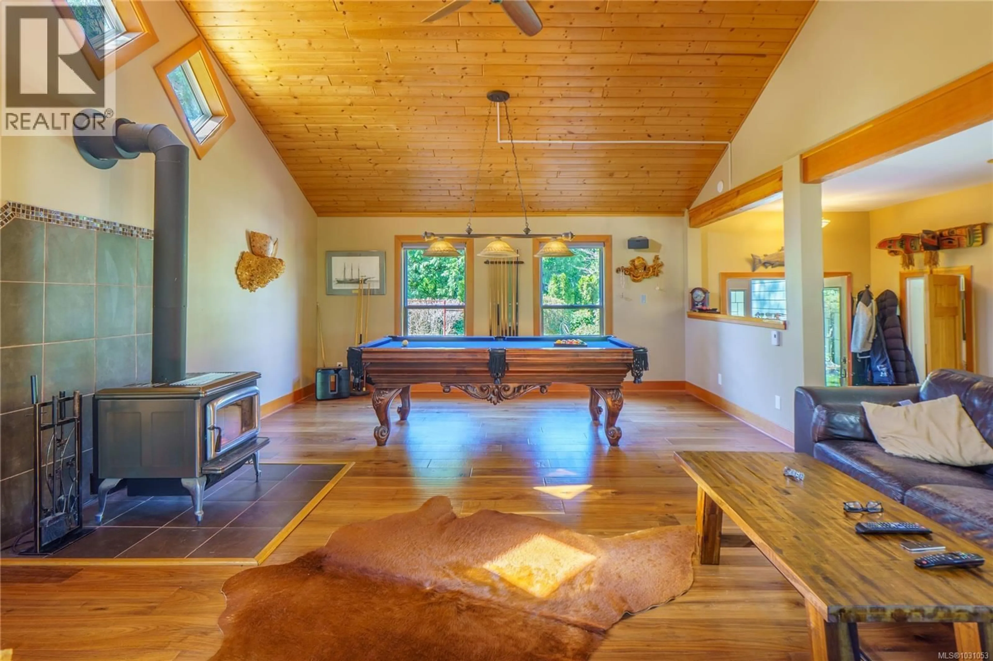 Indoor foyer for 1108 ABRAHAM DRIVE, Tofino British Columbia V0R2Z0