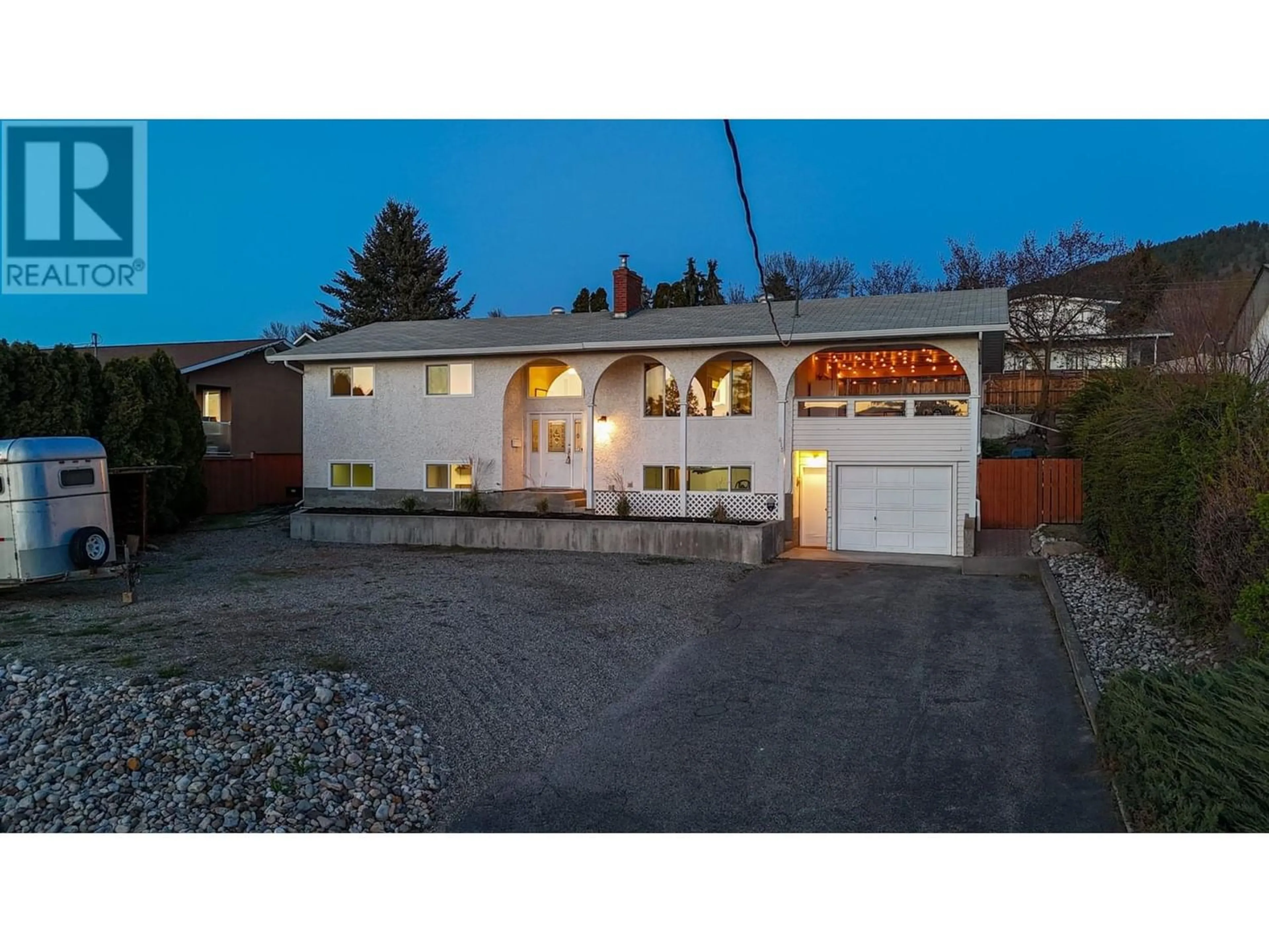 Frontside or backside of a home for 675 Seaford Road, Kelowna British Columbia V1X5L3