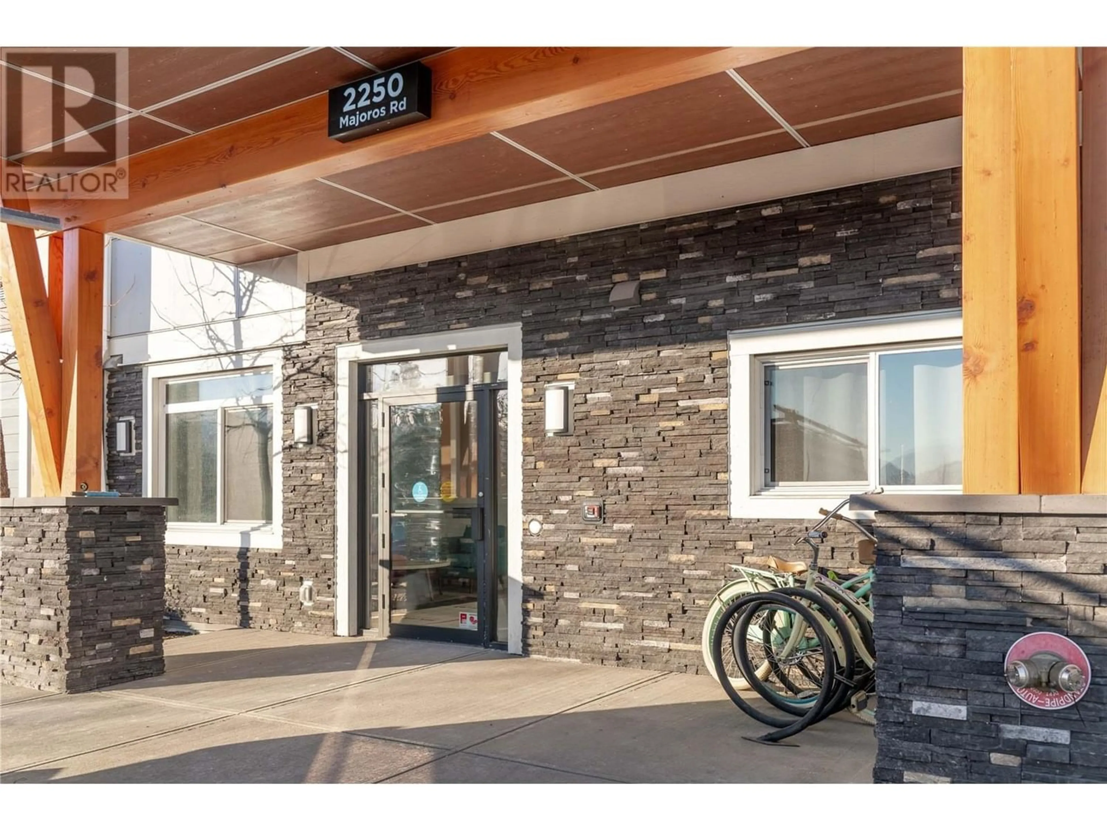 Indoor foyer for 2250 Majoros Road Unit# 105, West Kelowna British Columbia V4T0A6