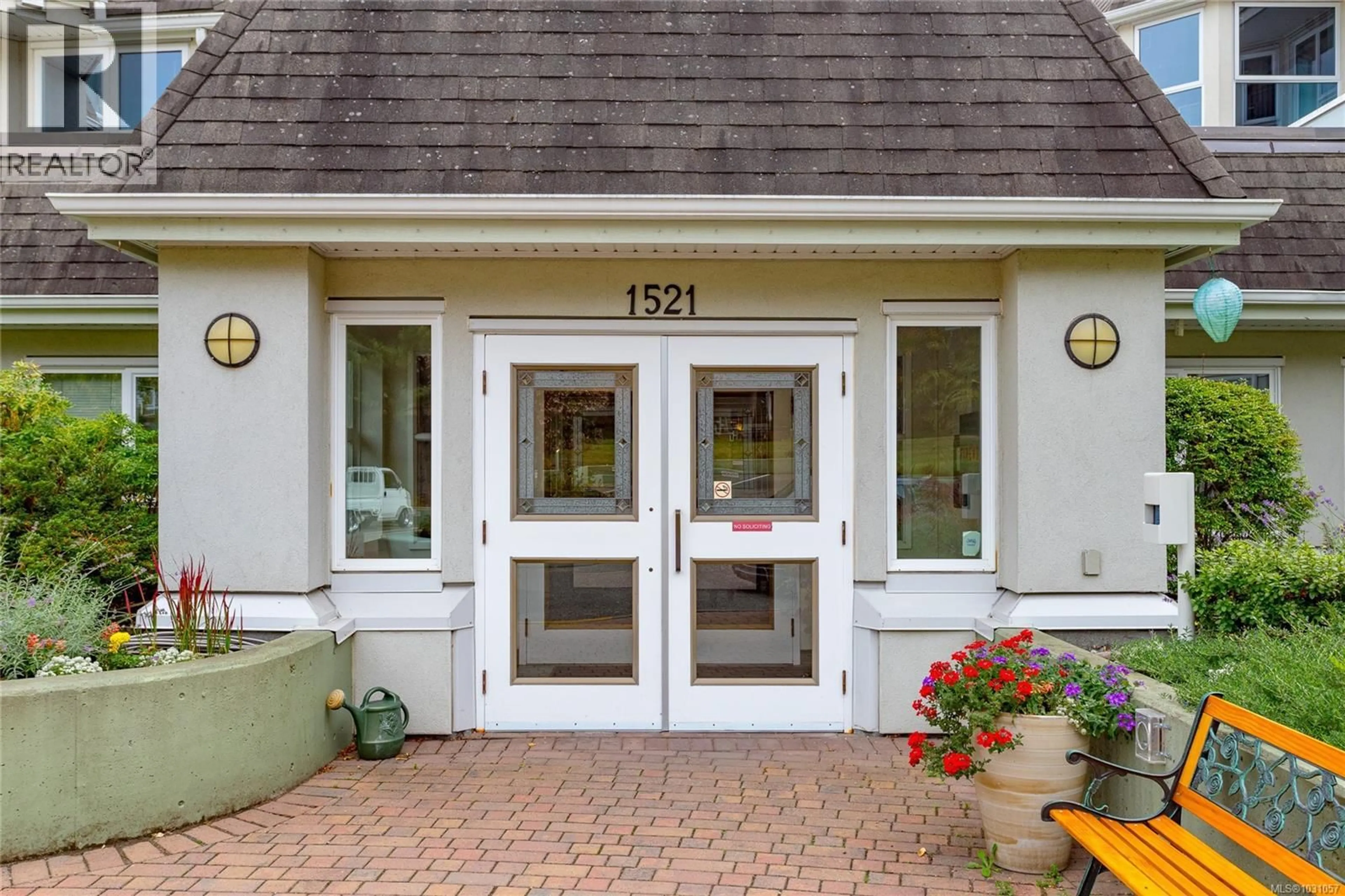 Unknown for 402 - 1521 CHURCH AVENUE, Saanich British Columbia V8P5T7