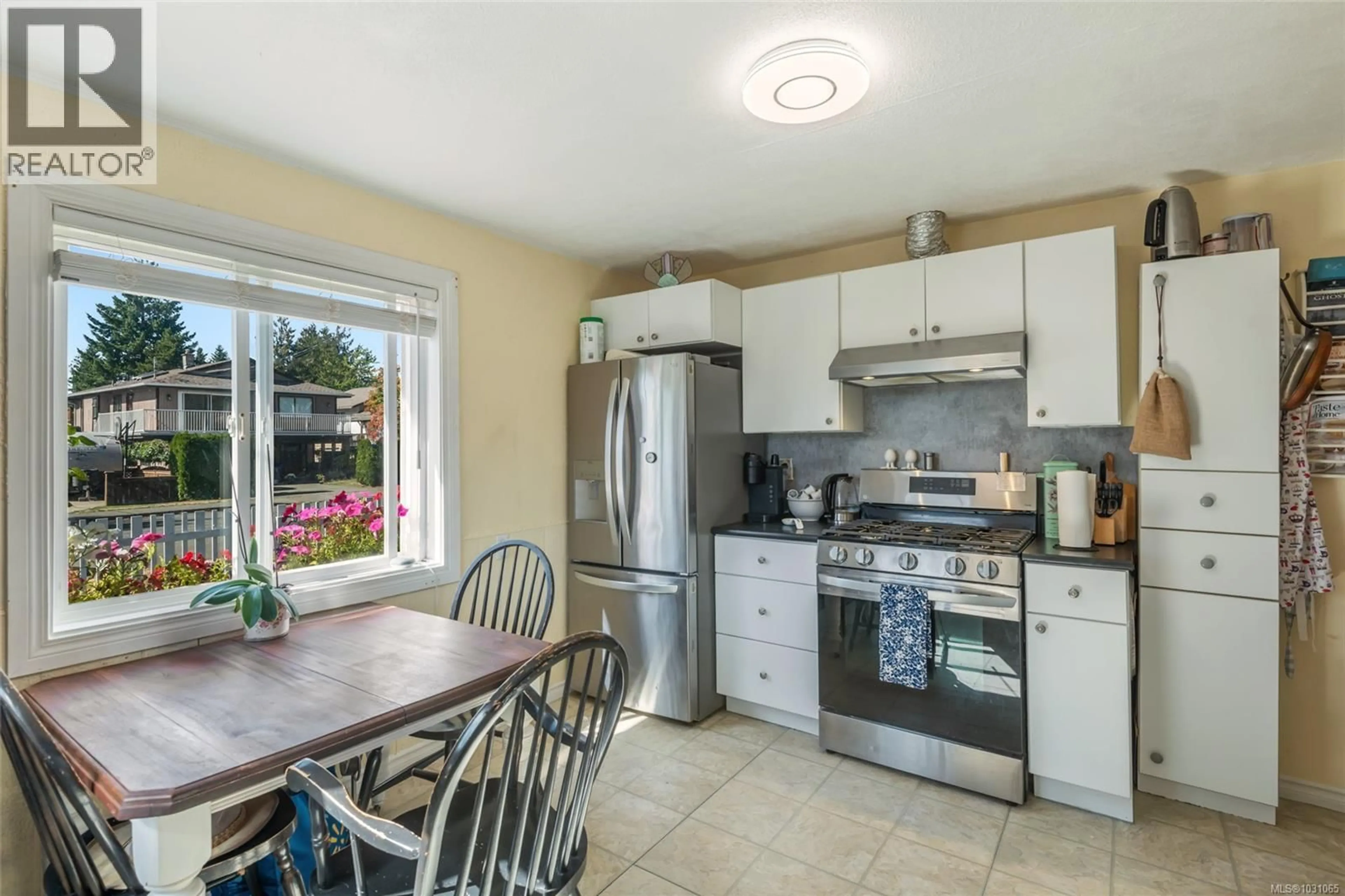 Open concept kitchen, ceramic/tile floor for 4955 ELIZABETH STREET, Port Alberni British Columbia V9Y6M4