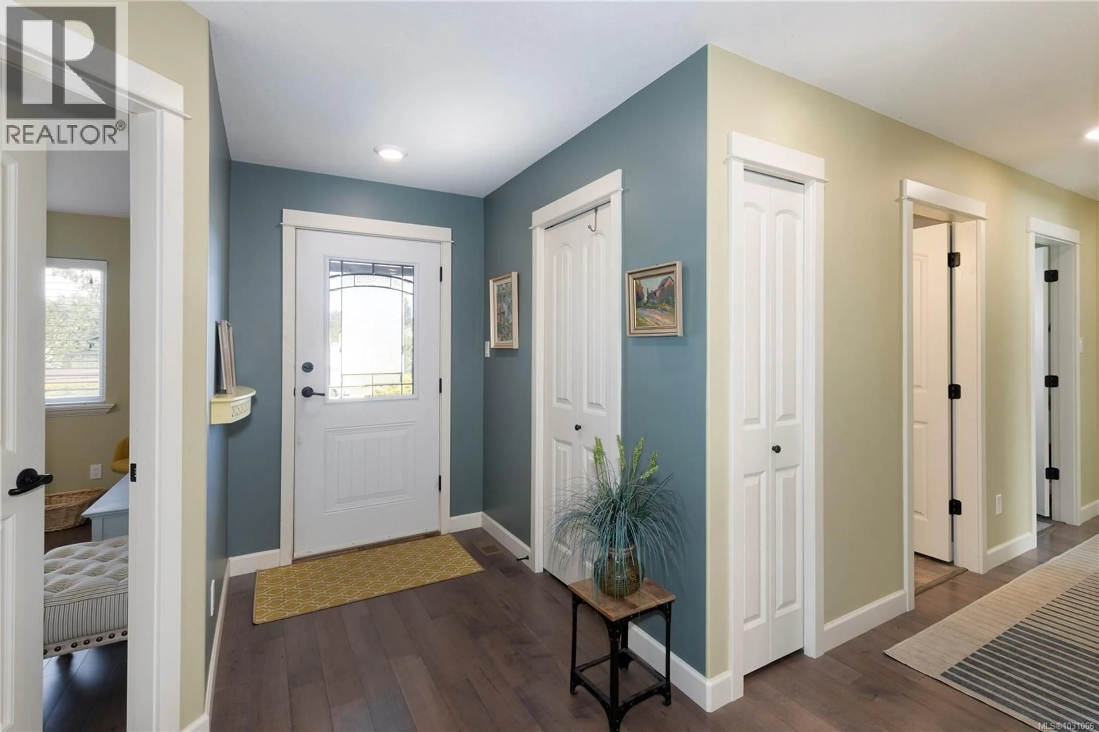 Indoor entryway for 2065 MORELLO PLACE, Courtenay British Columbia V9N9C9