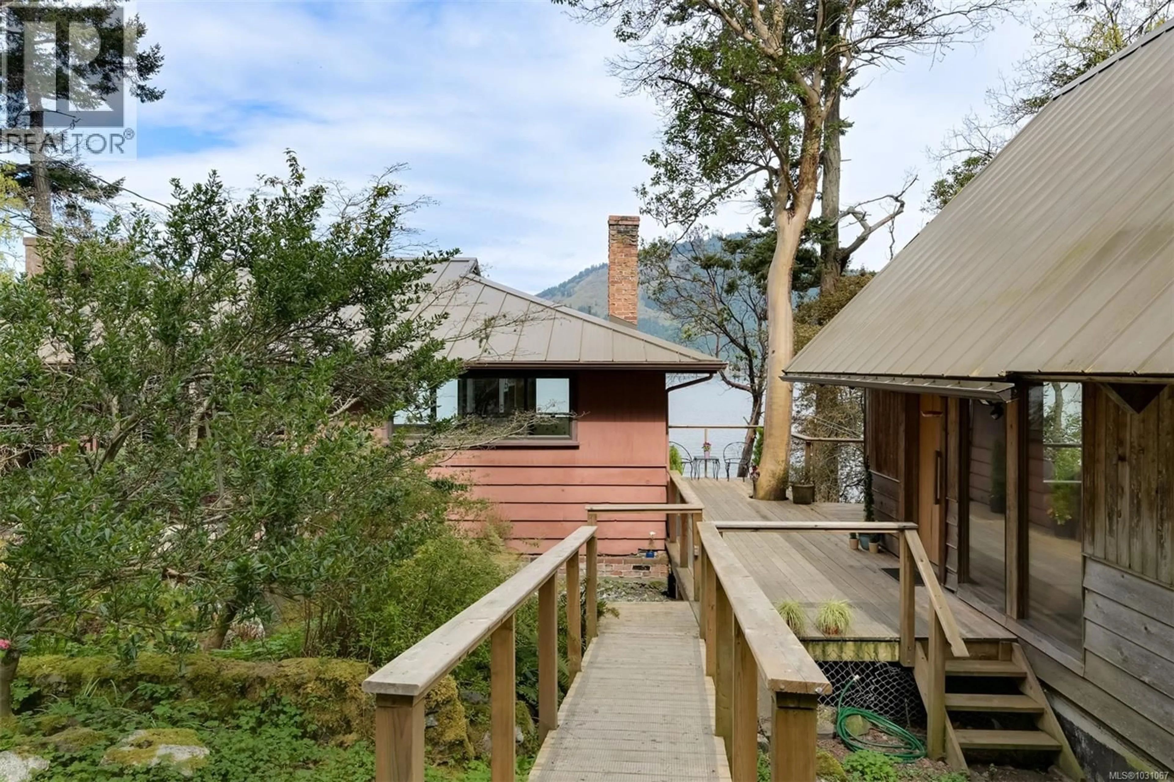 Patio, water/lake/river/ocean view for 618 LANDS END ROAD, North Saanich British Columbia V8L5K9