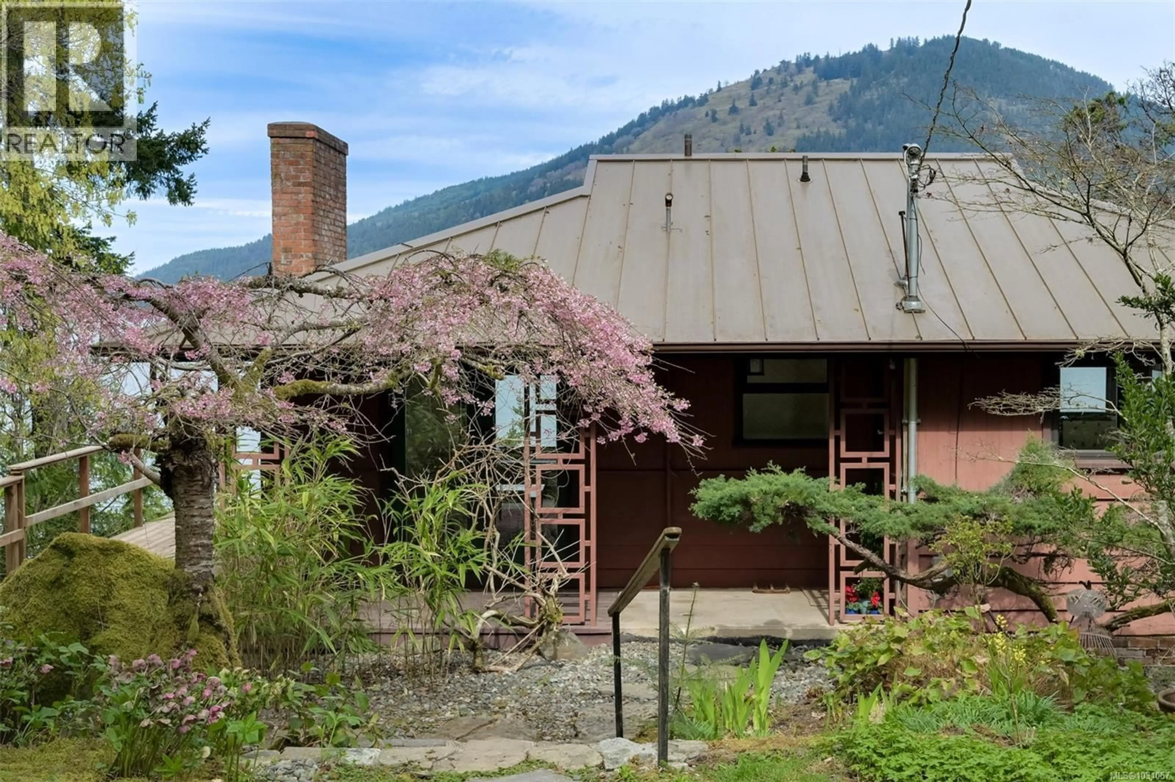 Patio, mountain view for 618 LANDS END ROAD, North Saanich British Columbia V8L5K9