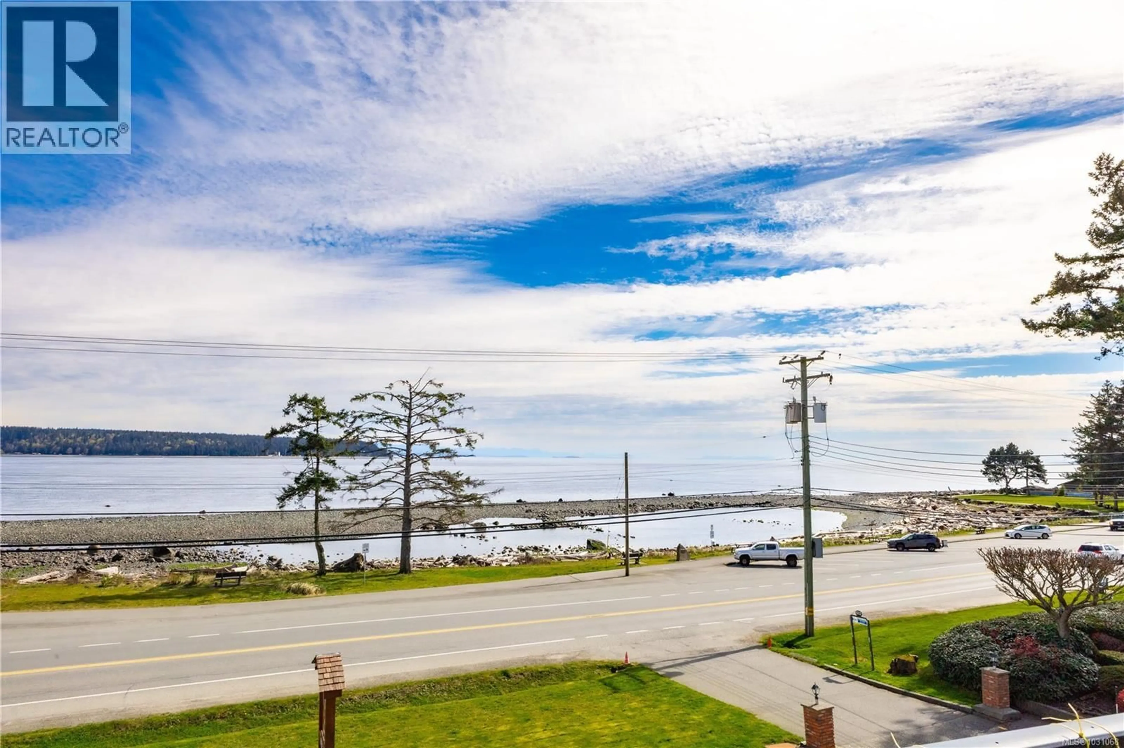 A pic from outside/outdoor area/front of a property/back of a property/a pic from drone, water/lake/river/ocean view for 310 - 622 ISLAND HIGHWAY SOUTH, Campbell River British Columbia V9W1A6