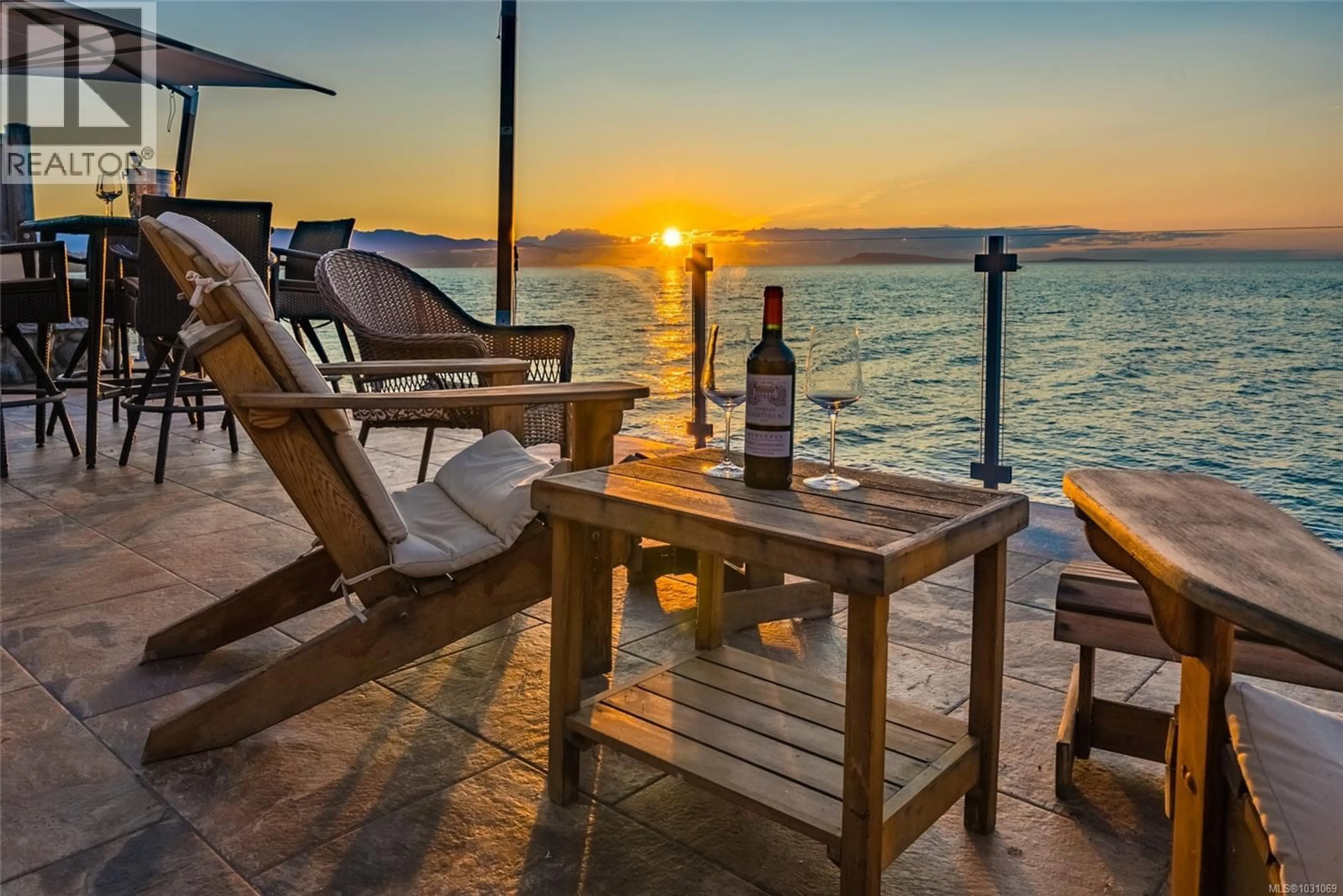 Patio, water/lake/river/ocean view for 450 JUDGES ROW, Qualicum Beach British Columbia V9K1G6