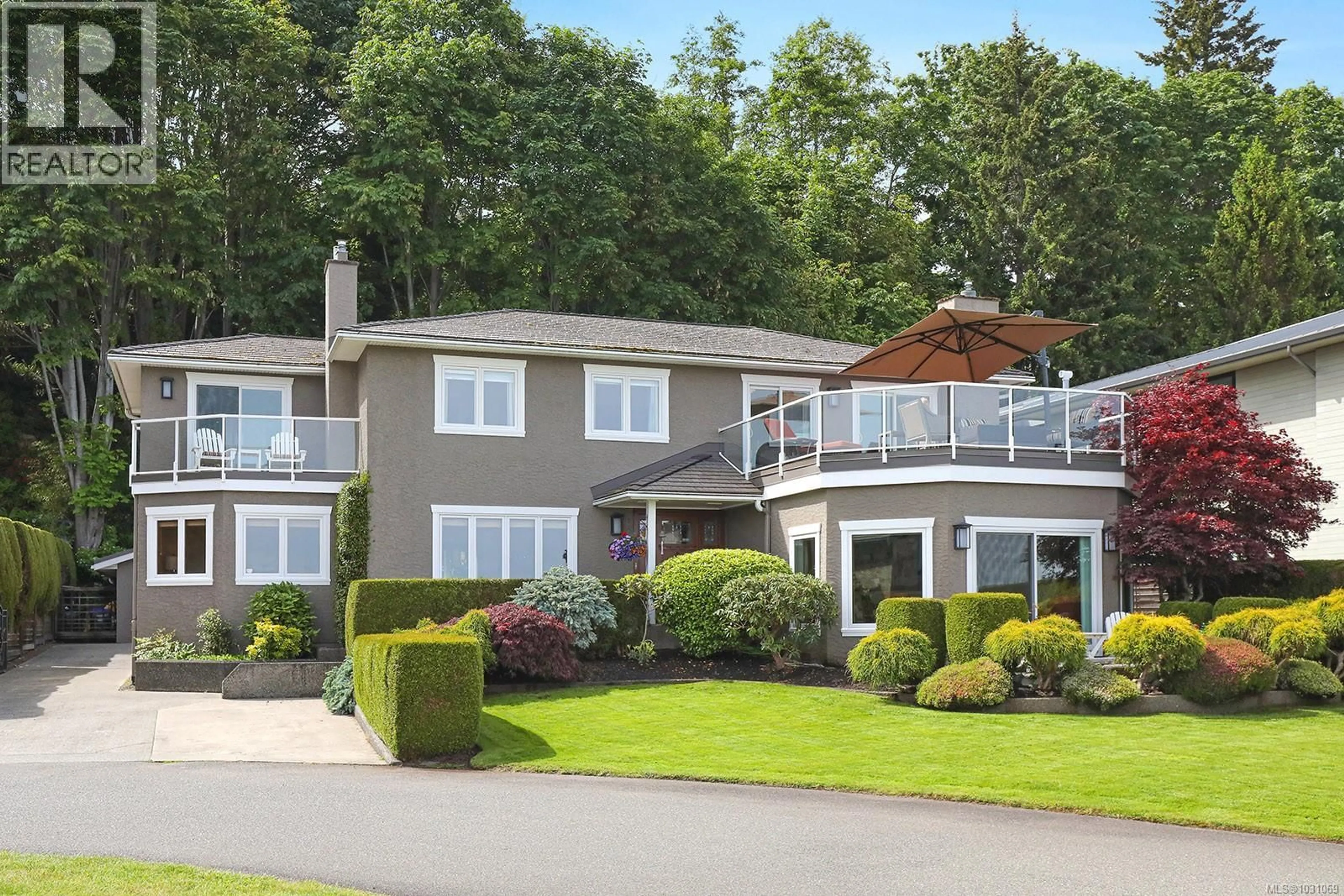 Home with vinyl exterior material, unknown for 450 JUDGES ROW, Qualicum Beach British Columbia V9K1G6