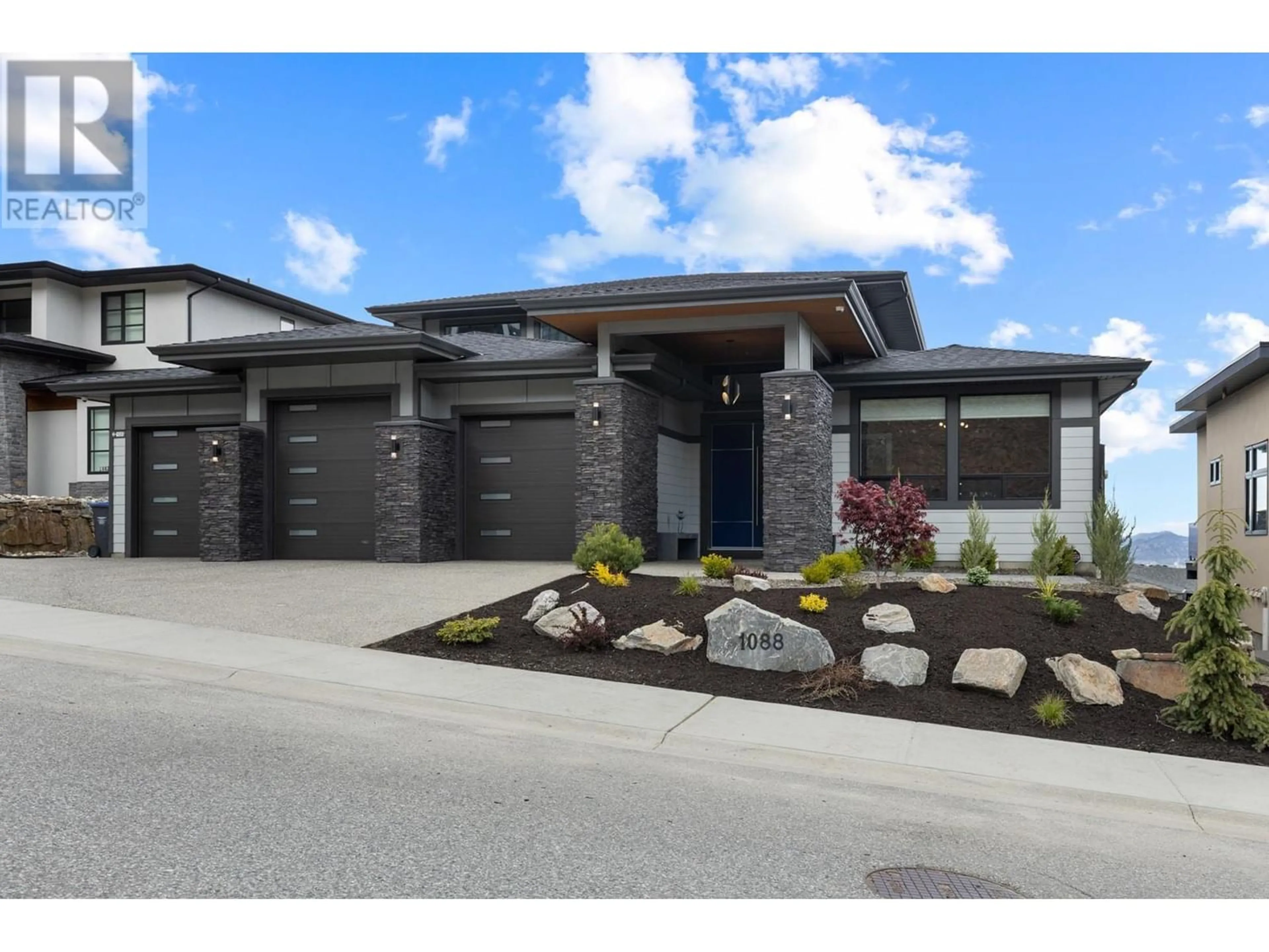 Frontside or backside of a home for 1088 Clarance Avenue, Kelowna British Columbia V1W5H6