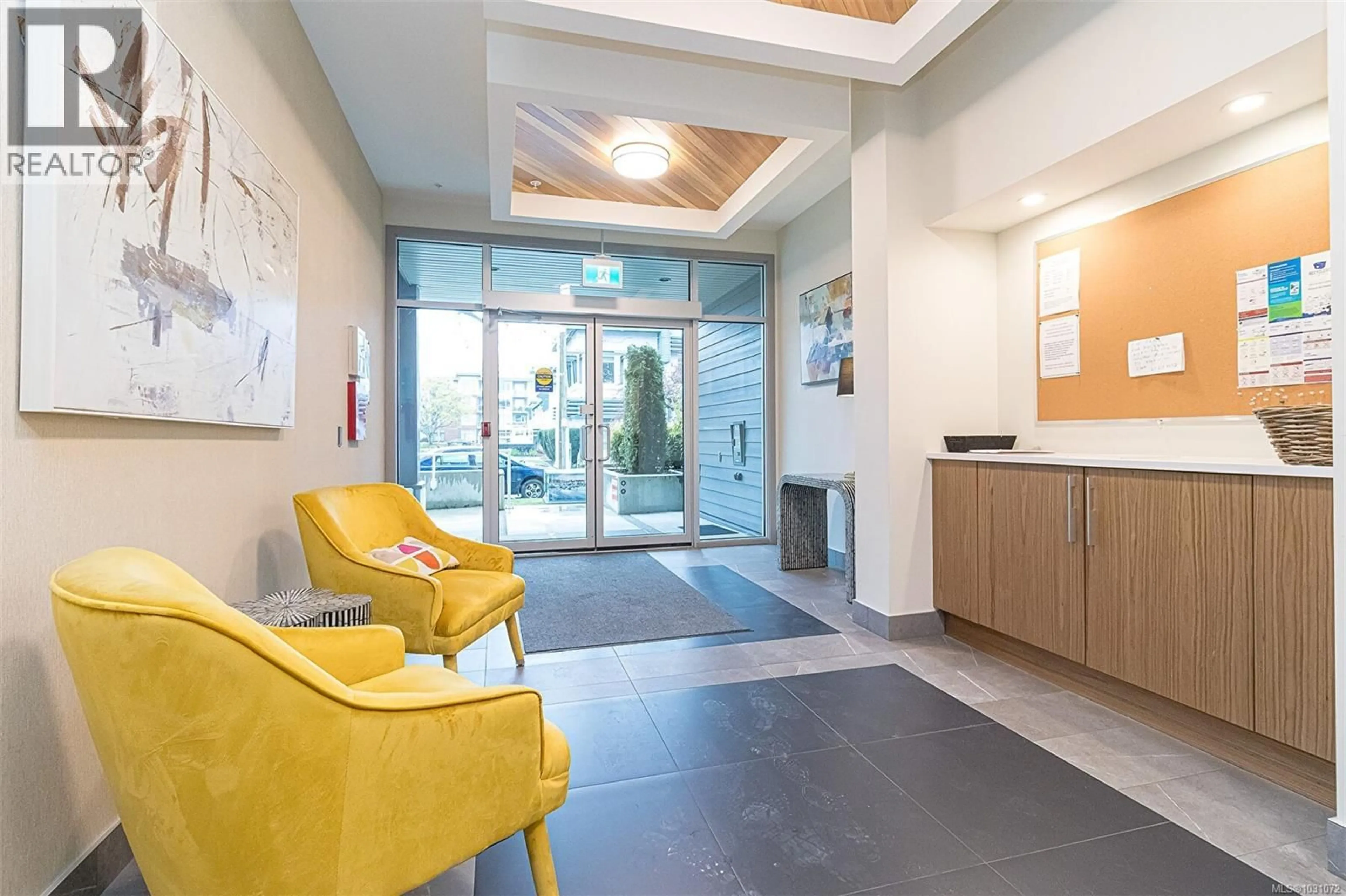 Indoor foyer for 308 - 9861 THIRD STREET, Sidney British Columbia V8L3A8