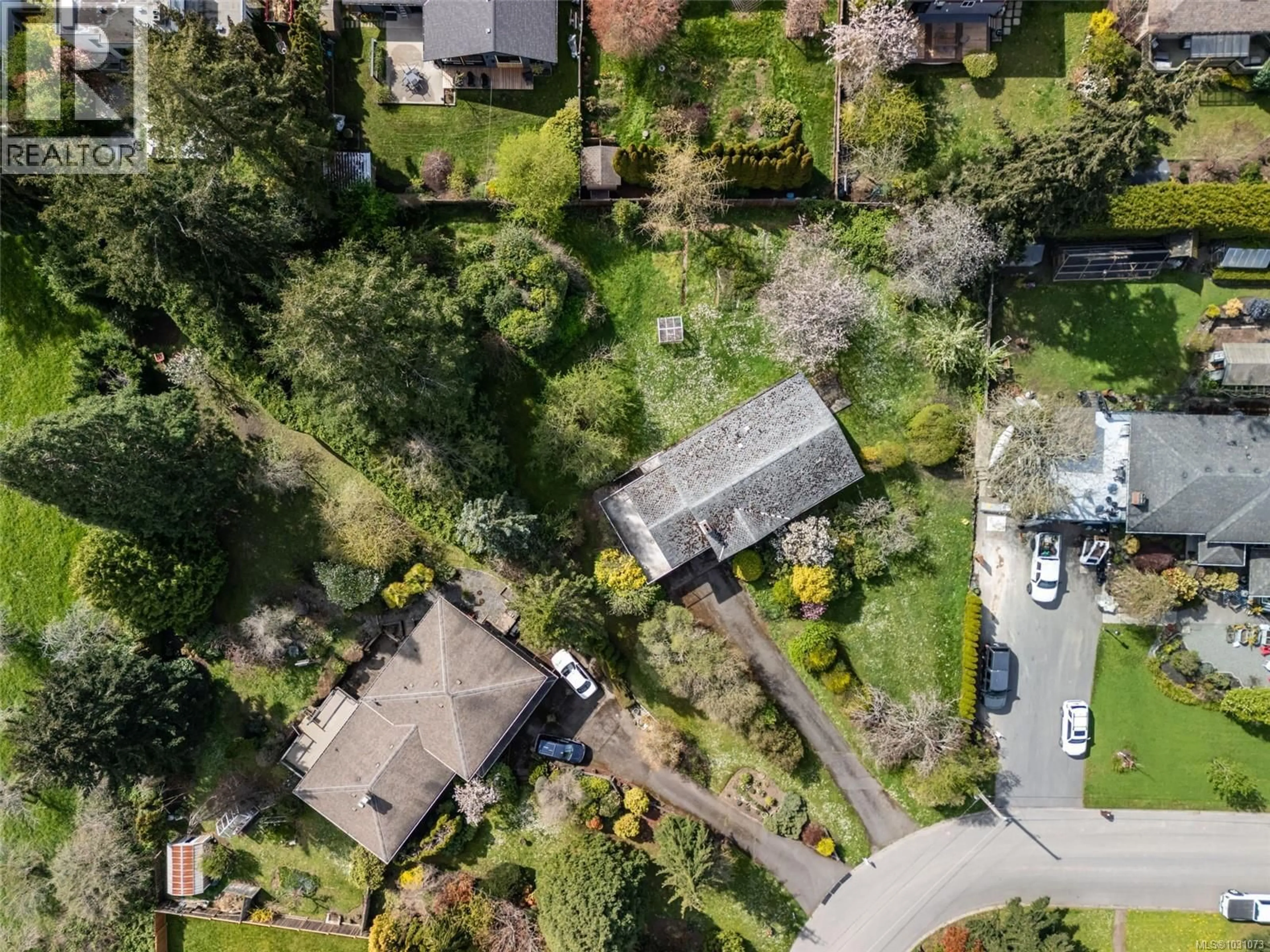 A pic from outside/outdoor area/front of a property/back of a property/a pic from drone, street for 2133 PANAVIEW HEIGHTS, Central Saanich British Columbia V8M1M2