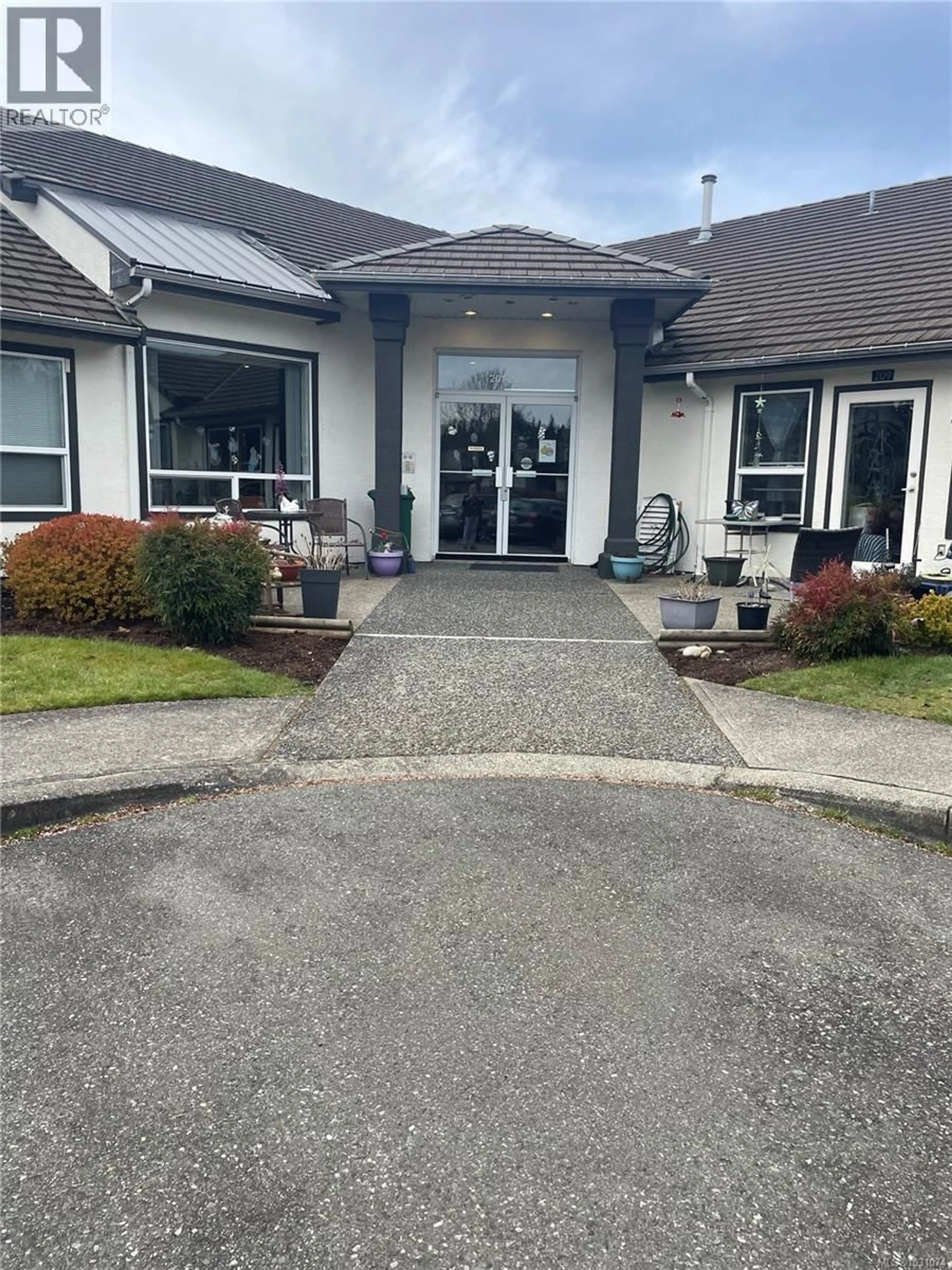 Indoor foyer for 204 - 264 MCVICKERS STREET, Parksville British Columbia V9N2N5