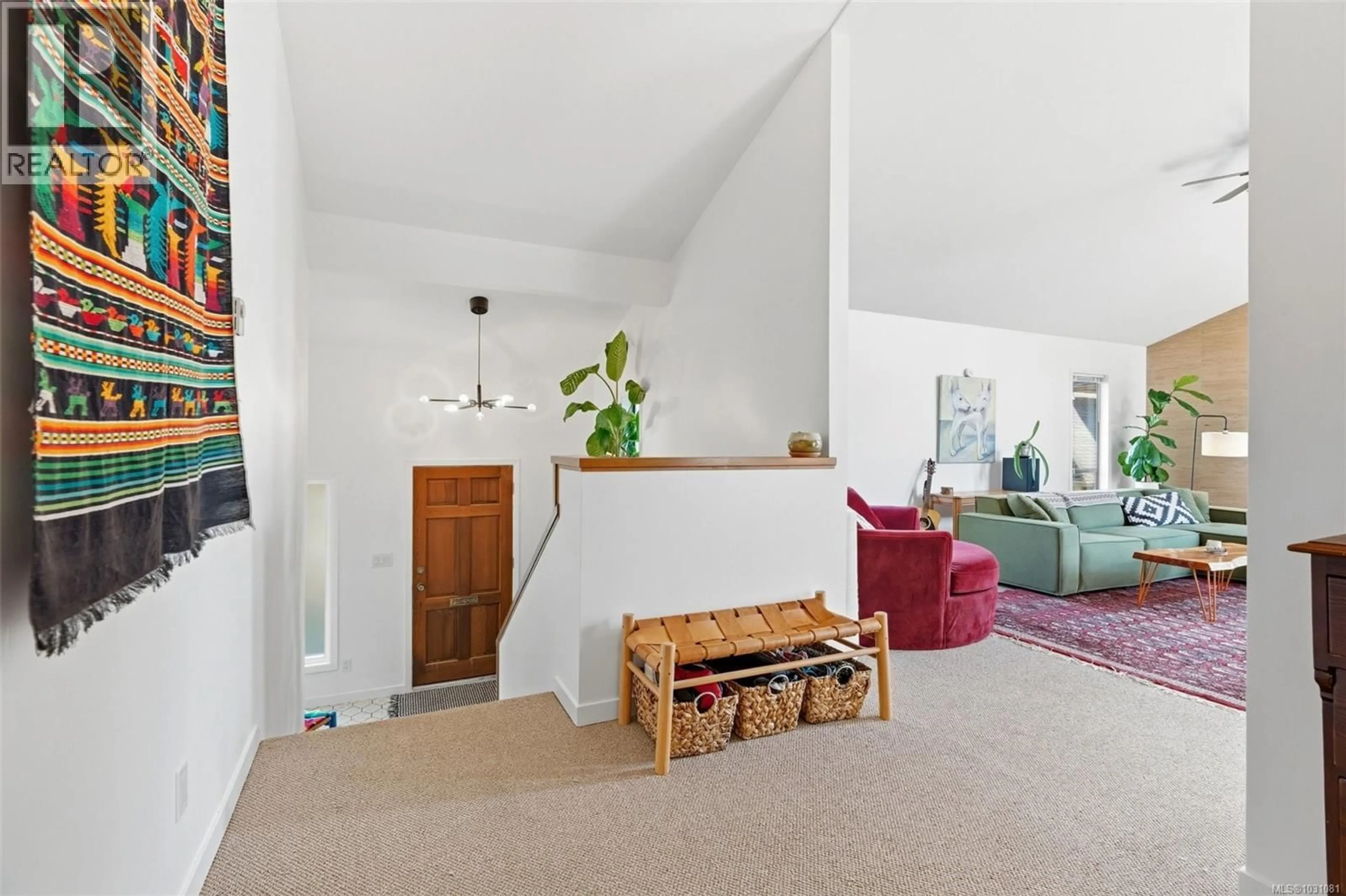 Unknown for 877 KINDERSLEY ROAD, Esquimalt British Columbia V9A4N1