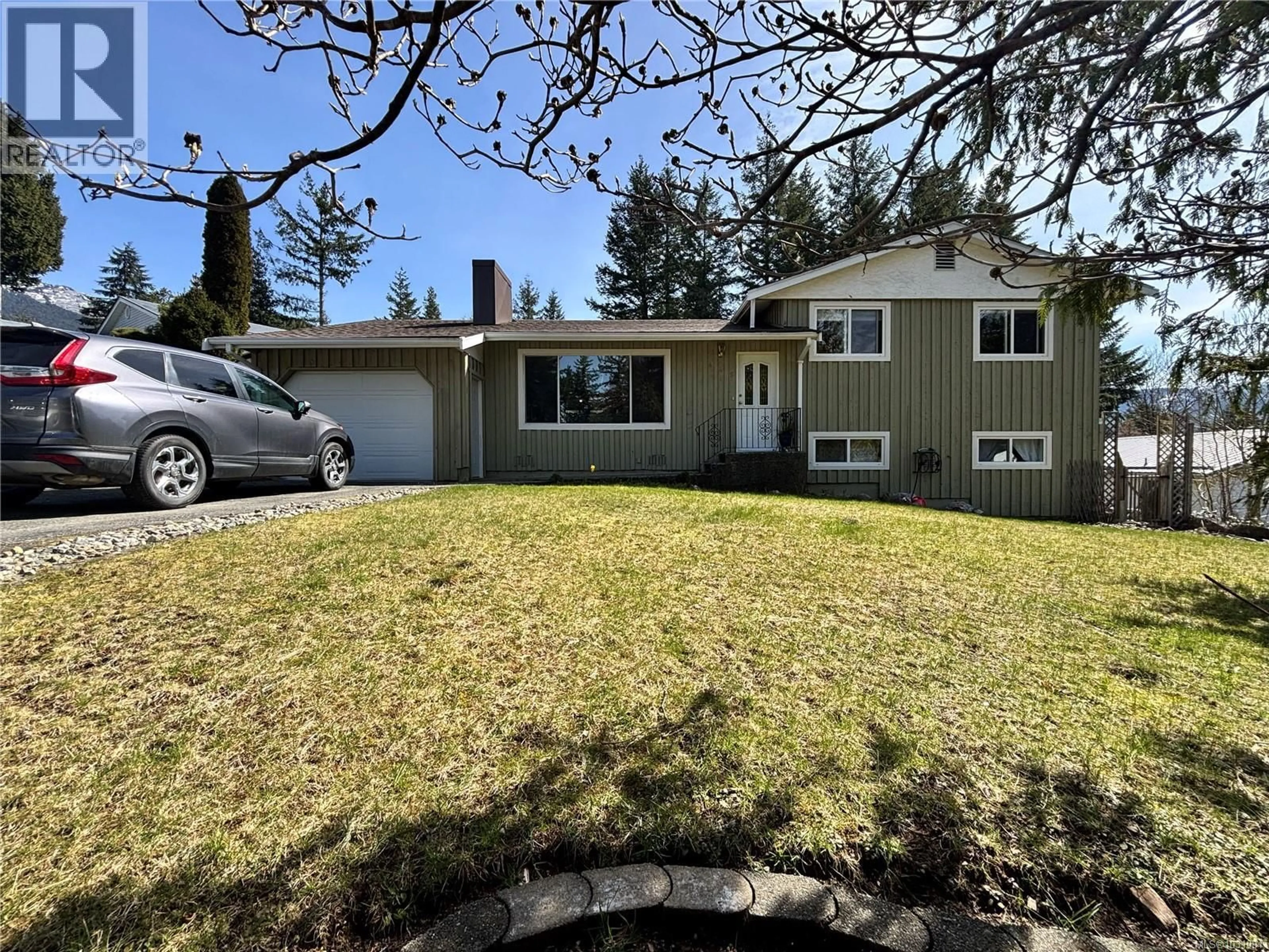 A pic from outside/outdoor area/front of a property/back of a property/a pic from drone, street for 445 CHAMISS CRESCENT, Gold River British Columbia V0P1G0