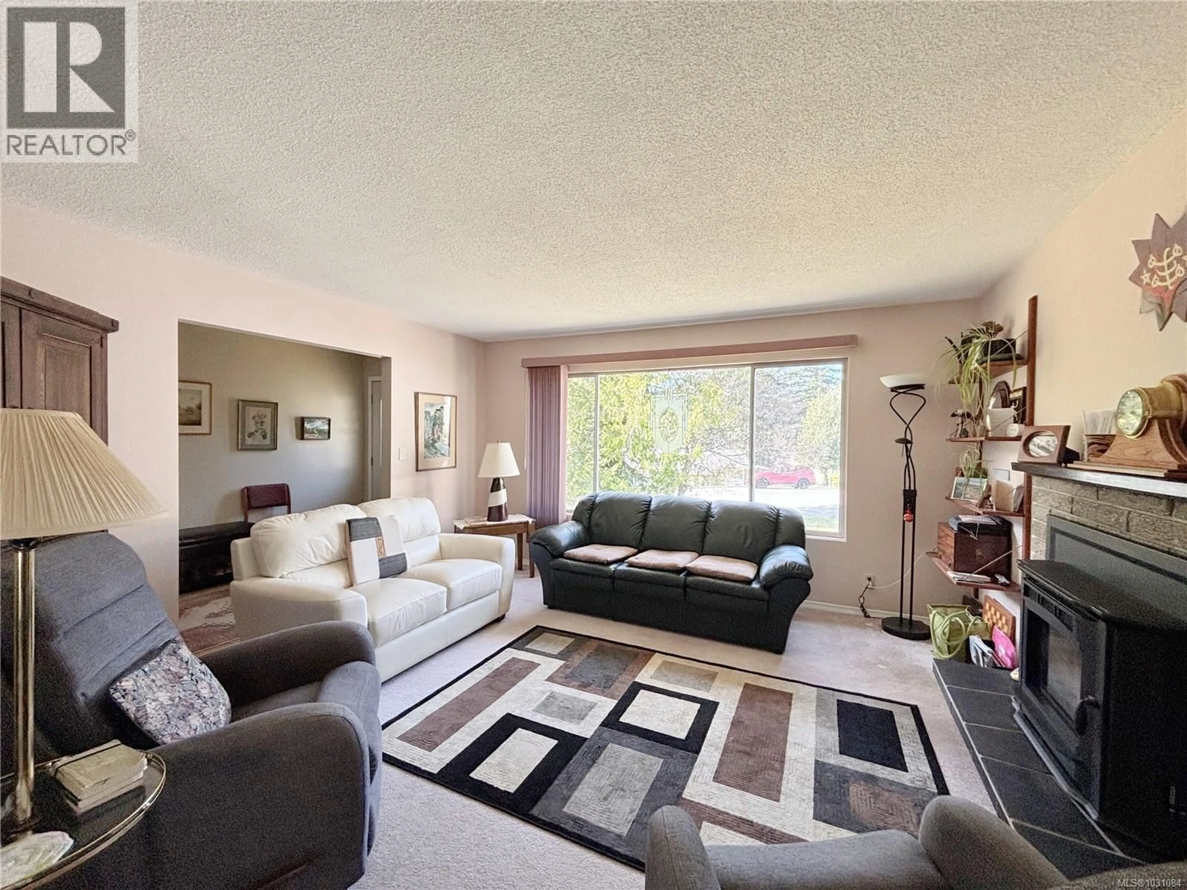 Living room with furniture, unknown for 445 CHAMISS CRESCENT, Gold River British Columbia V0P1G0