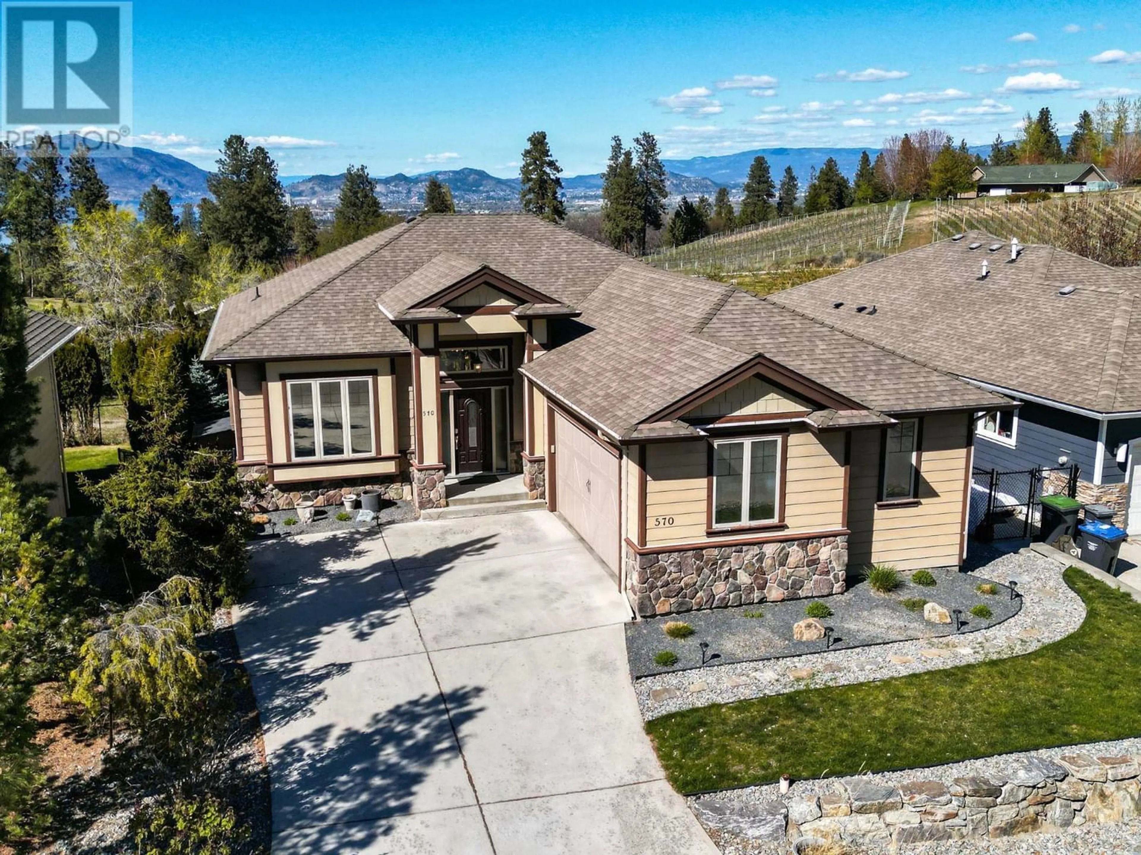 Frontside or backside of a home for 570 Gowen Place, Kelowna British Columbia V1W5B4