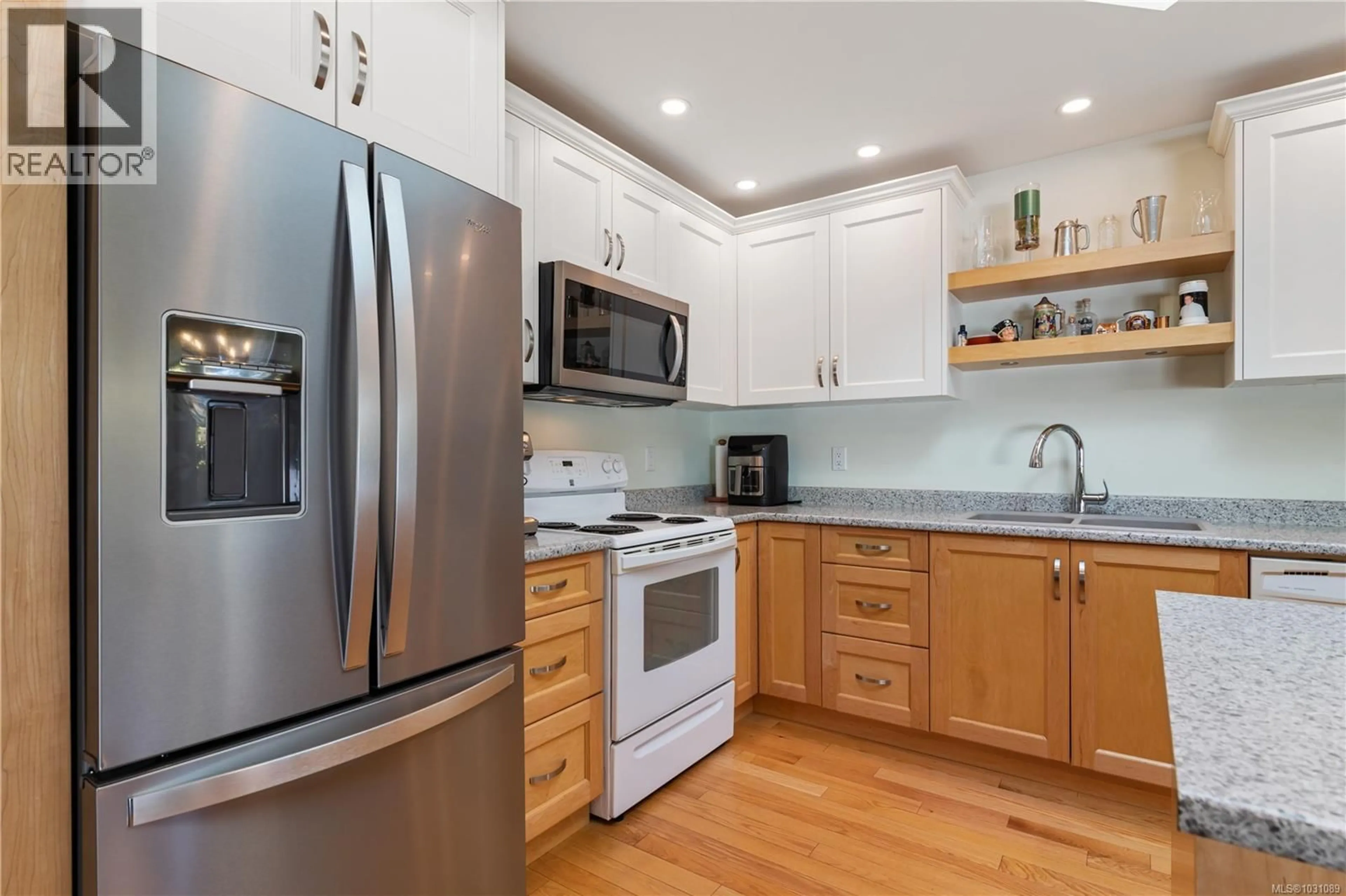 Unknown for 15 - 1717 BLAIR AVENUE, Saanich British Columbia V8N6G6