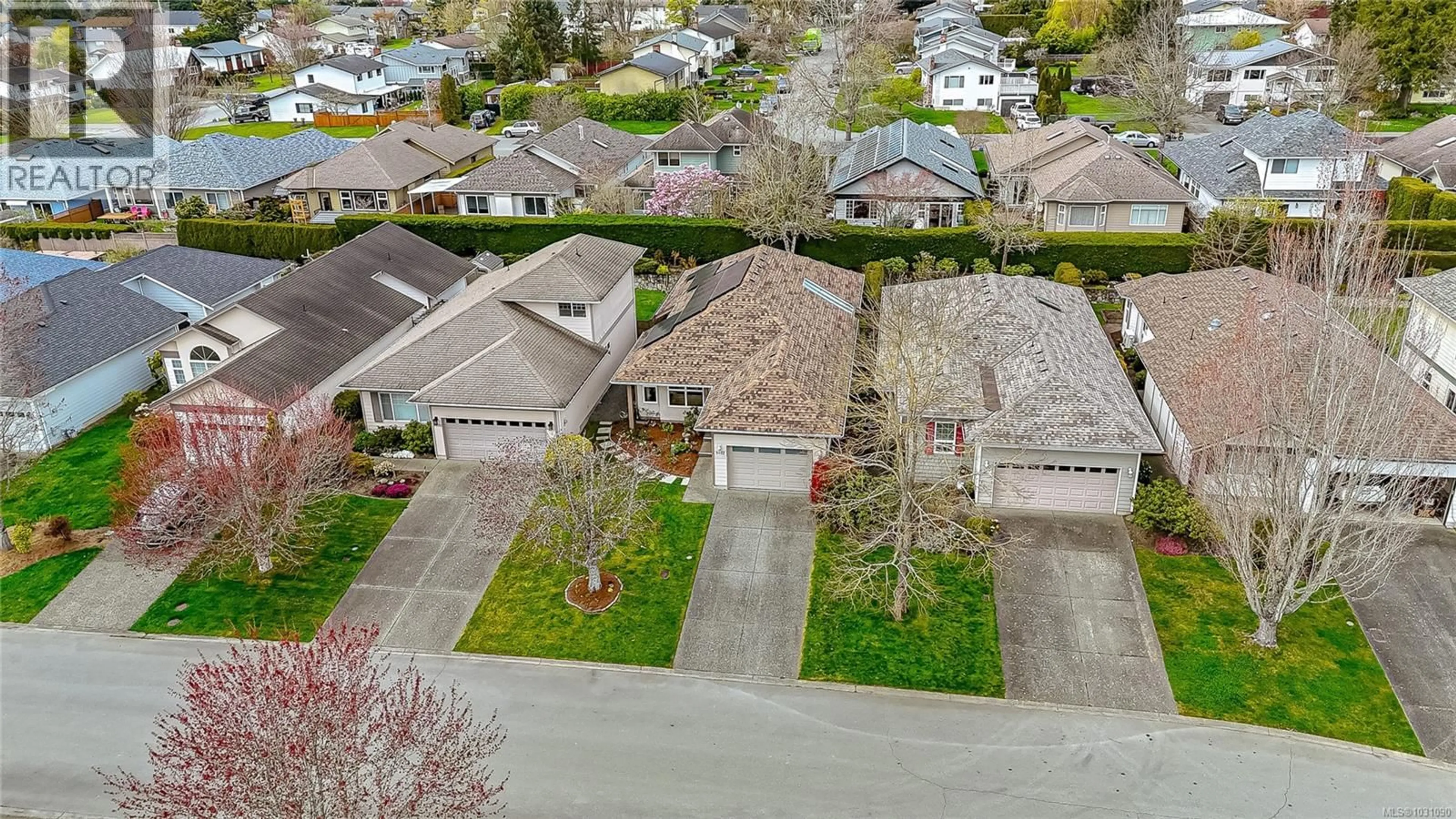 A pic from outside/outdoor area/front of a property/back of a property/a pic from drone, street for 7972 POLO PARK CRESCENT, Central Saanich British Columbia V8M2J2