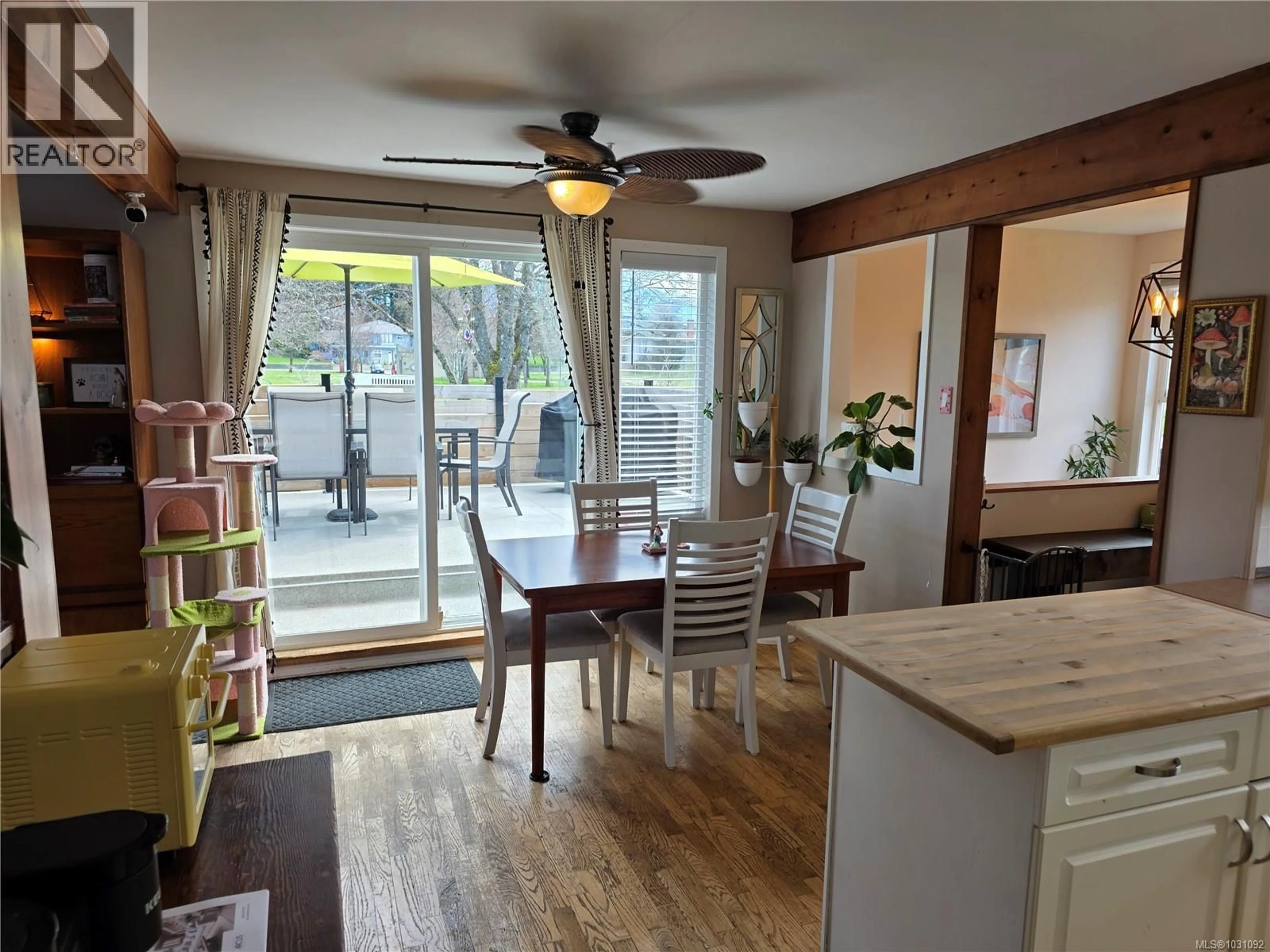 Open concept kitchen, wood/laminate floor for 3810 CRAIG ROAD, Port Alberni British Columbia V9Y5Y8