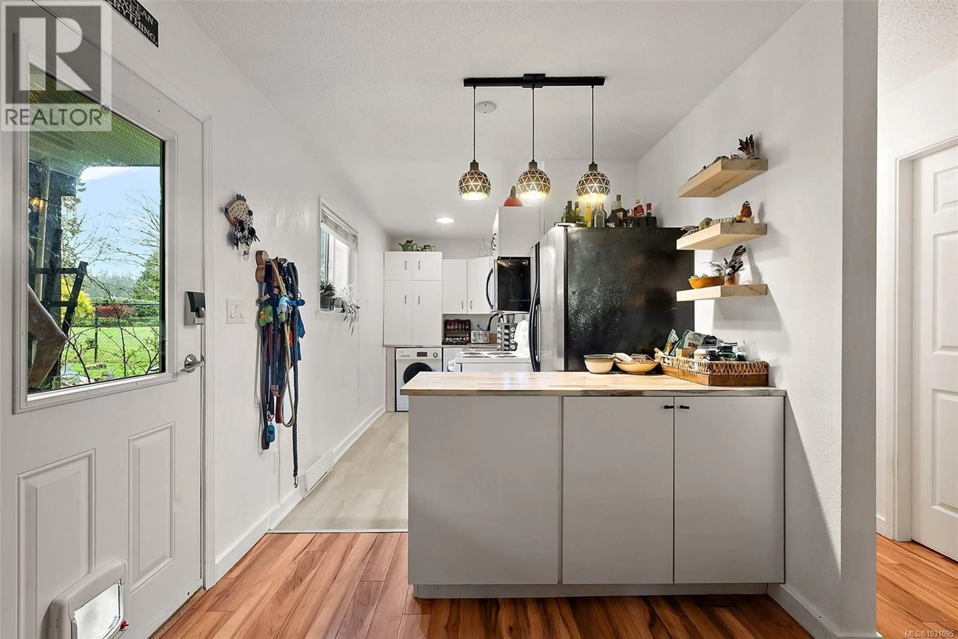 Contemporary kitchen, unknown for 105 - 1987 KALTASIN ROAD, Sooke British Columbia V9Z0B6