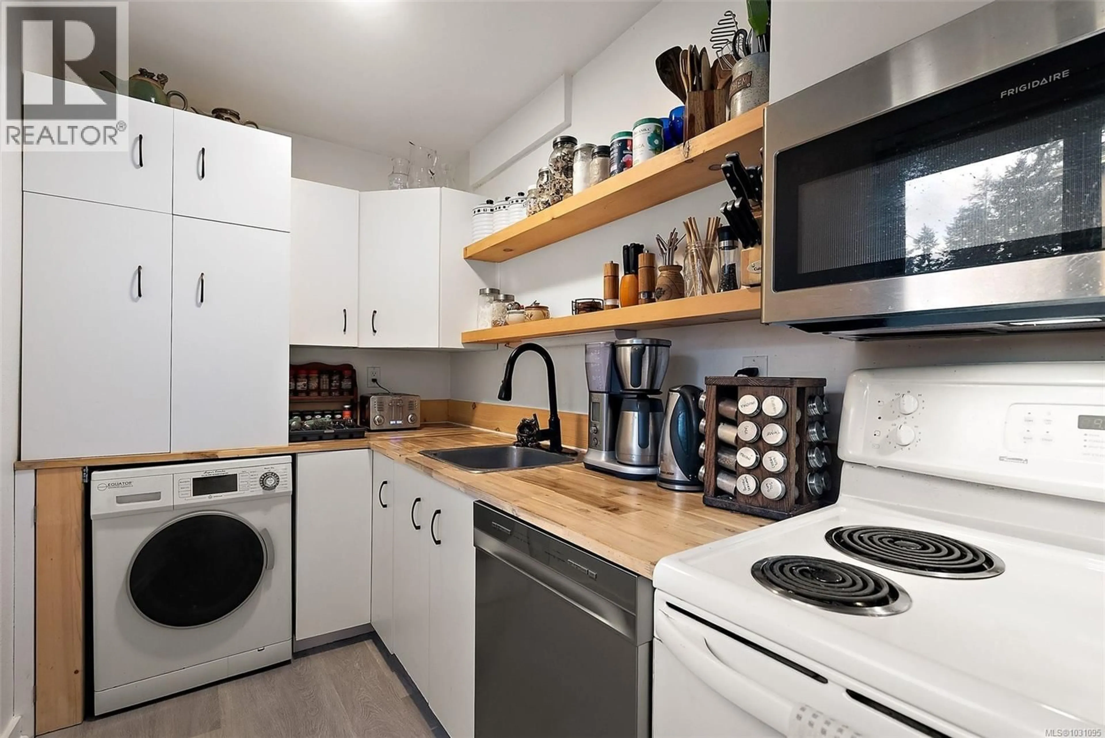 Standard kitchen, unknown for 105 - 1987 KALTASIN ROAD, Sooke British Columbia V9Z0B6