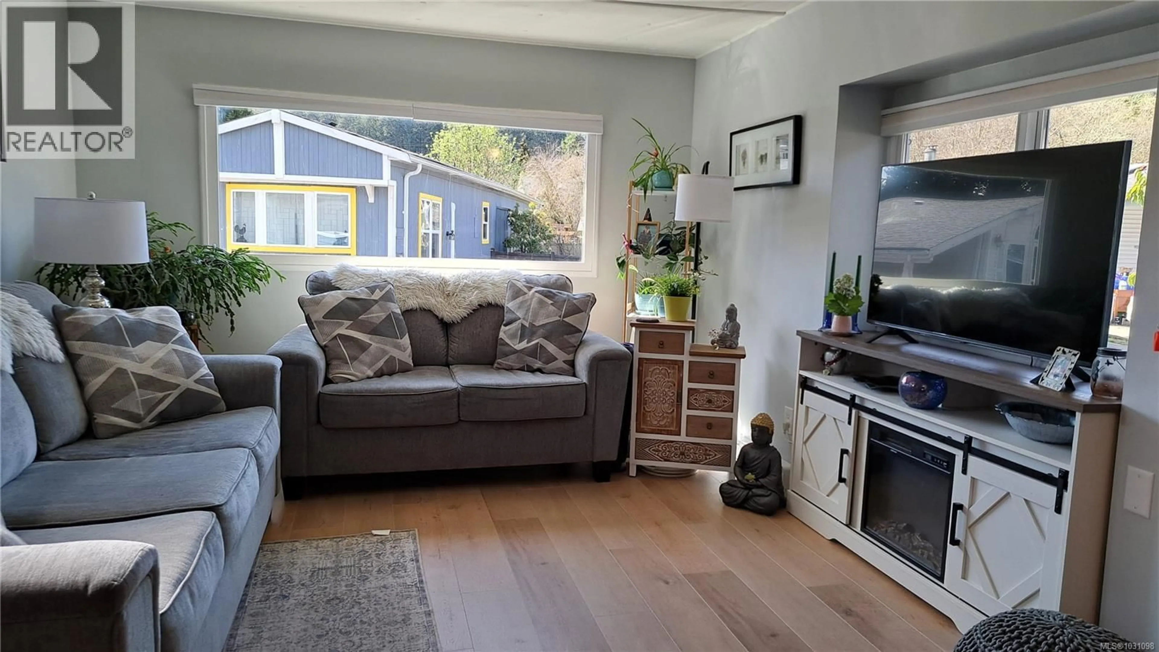 Living room with furniture, wood/laminate floor for 29 - 2911 SOOKE LAKE ROAD, Langford British Columbia V9B4R5