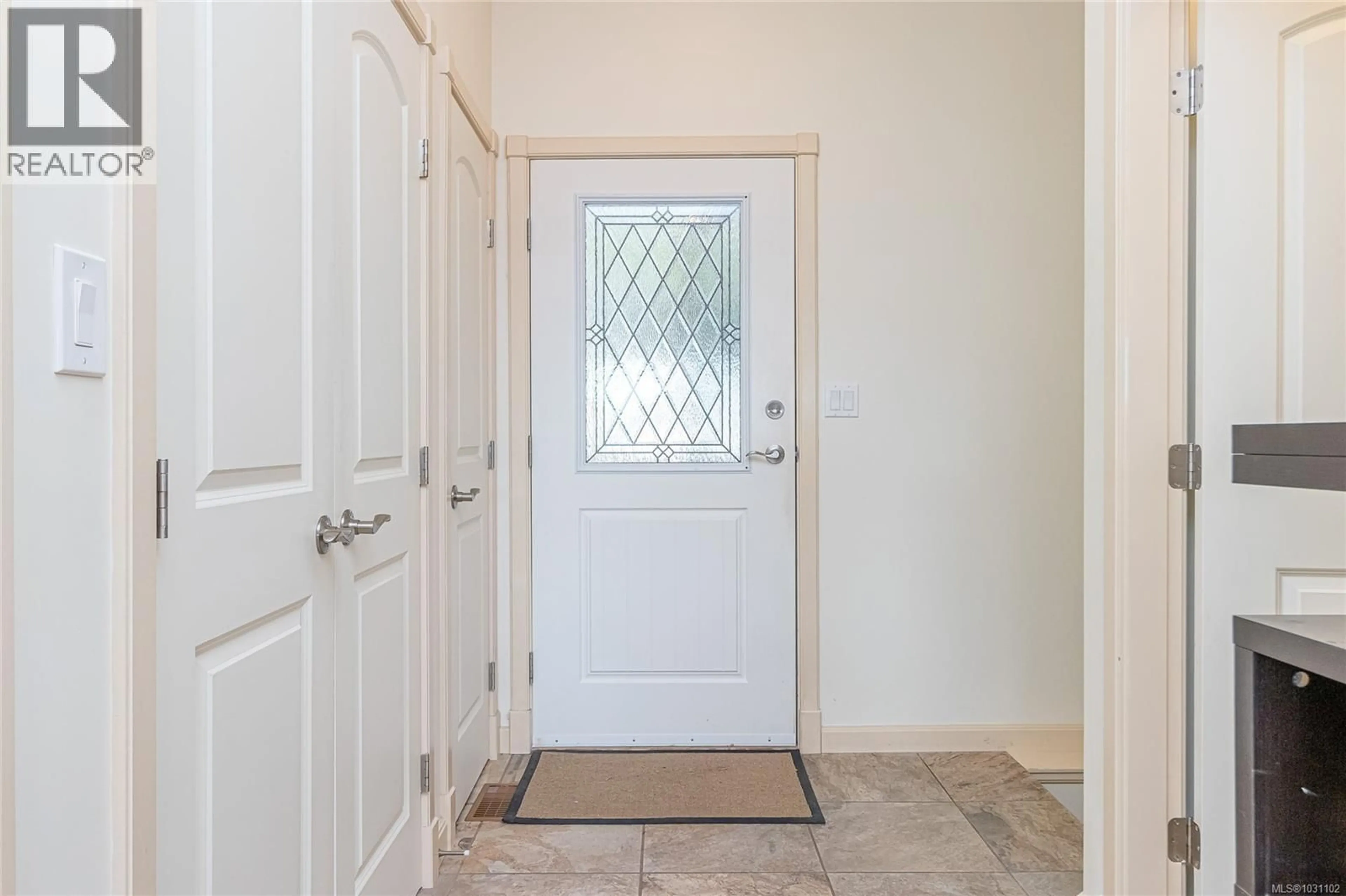 Indoor entryway for 7974 EDMUND STREET, Crofton British Columbia V0R1R0