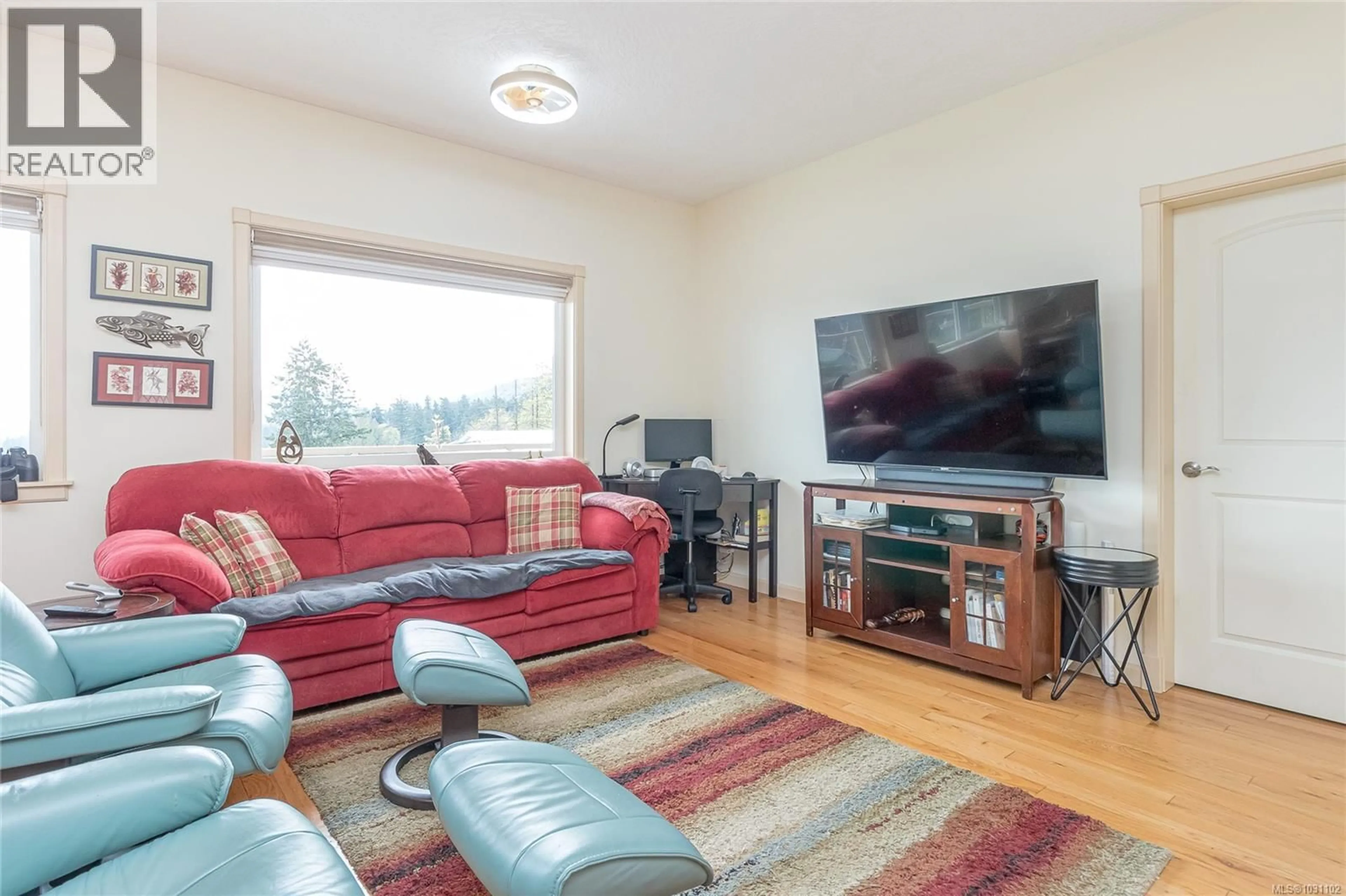 Living room with furniture, unknown for 7974 EDMUND STREET, Crofton British Columbia V0R1R0