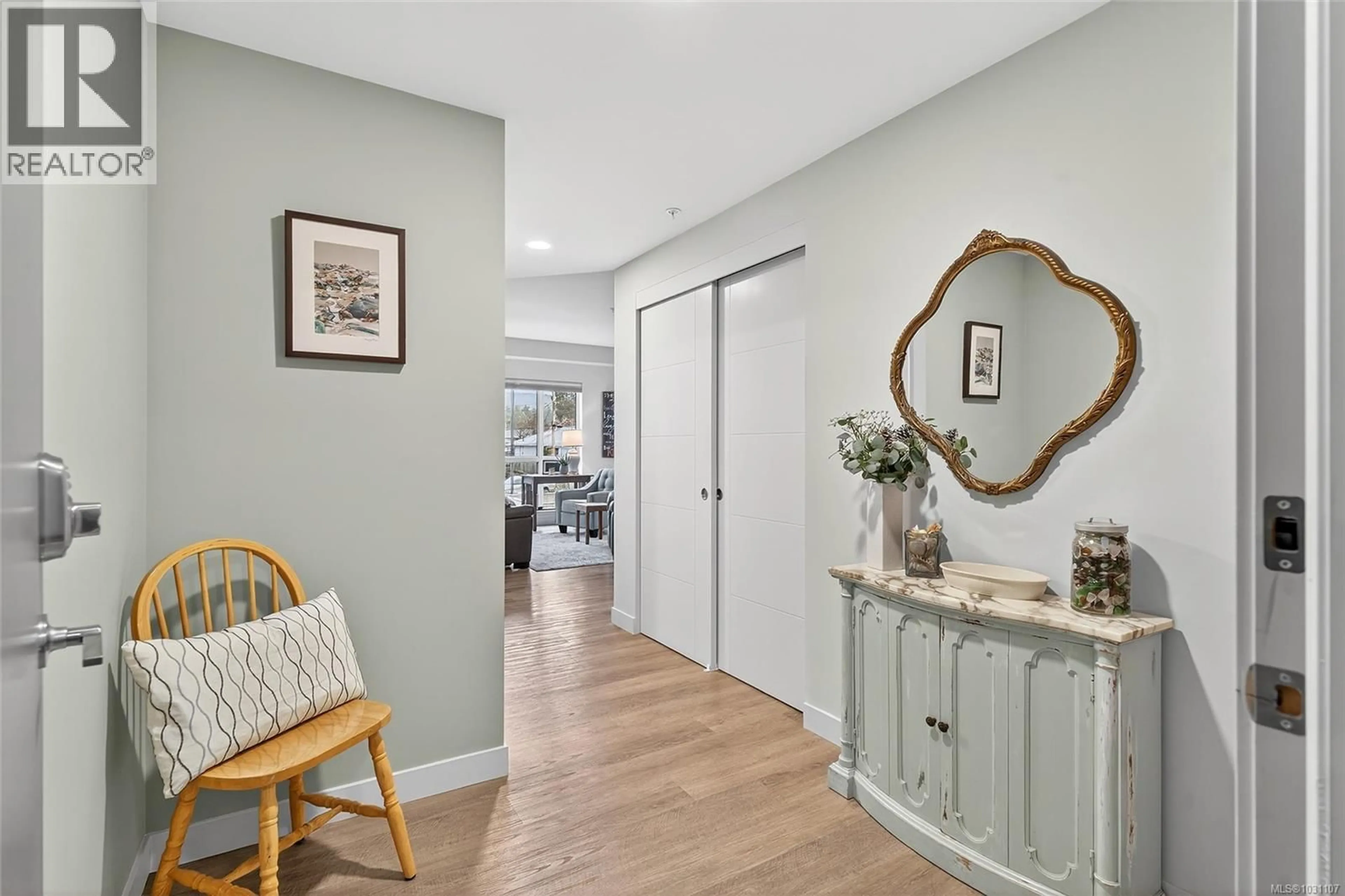 Indoor entryway for 202 - 120 JENSEN AVENUE EAST, Parksville British Columbia V9P0H6