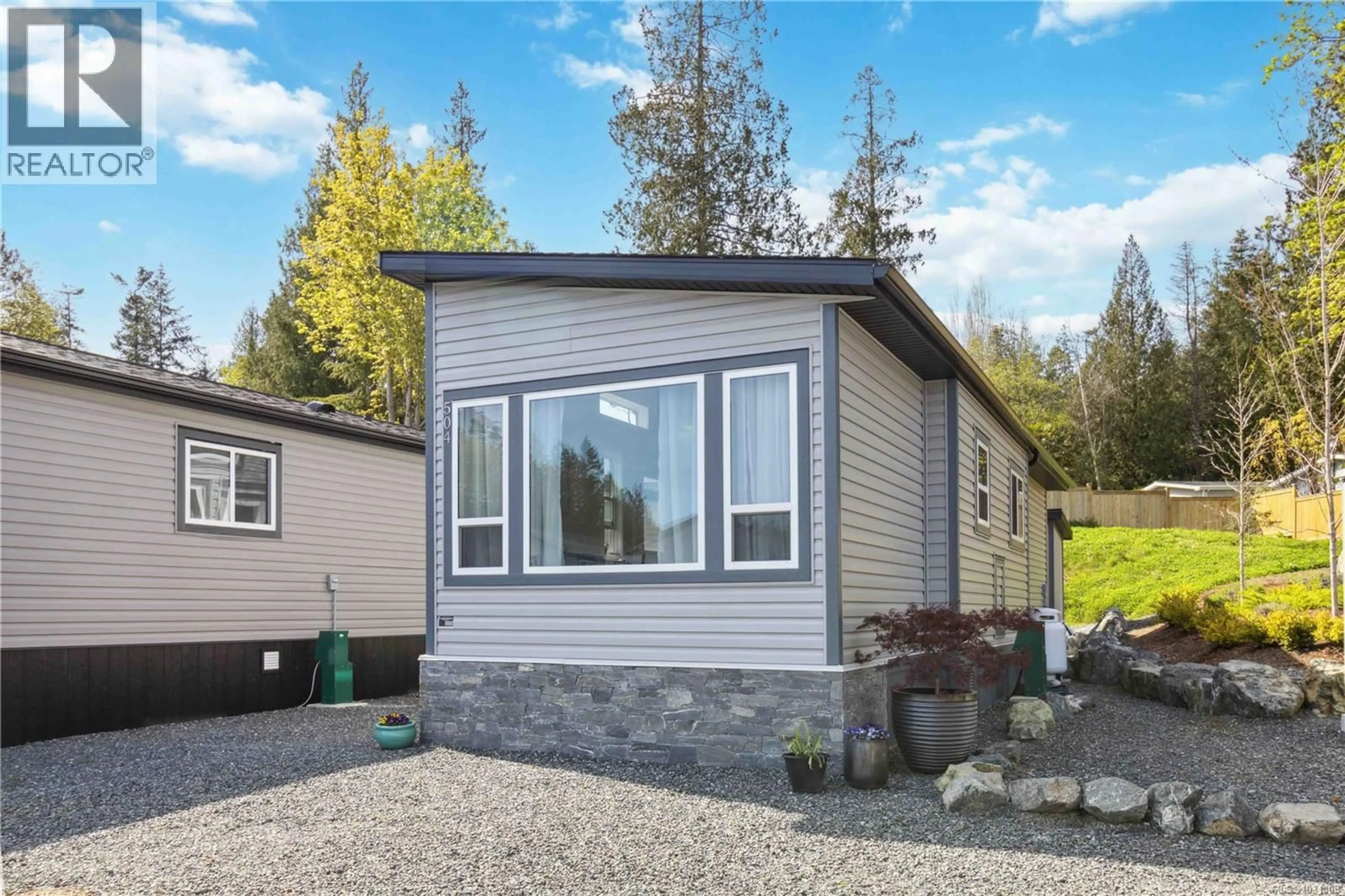 Home with vinyl exterior material, street for 504 - 747 OLD PLACE ROAD, Central Saanich British Columbia V8M0C3