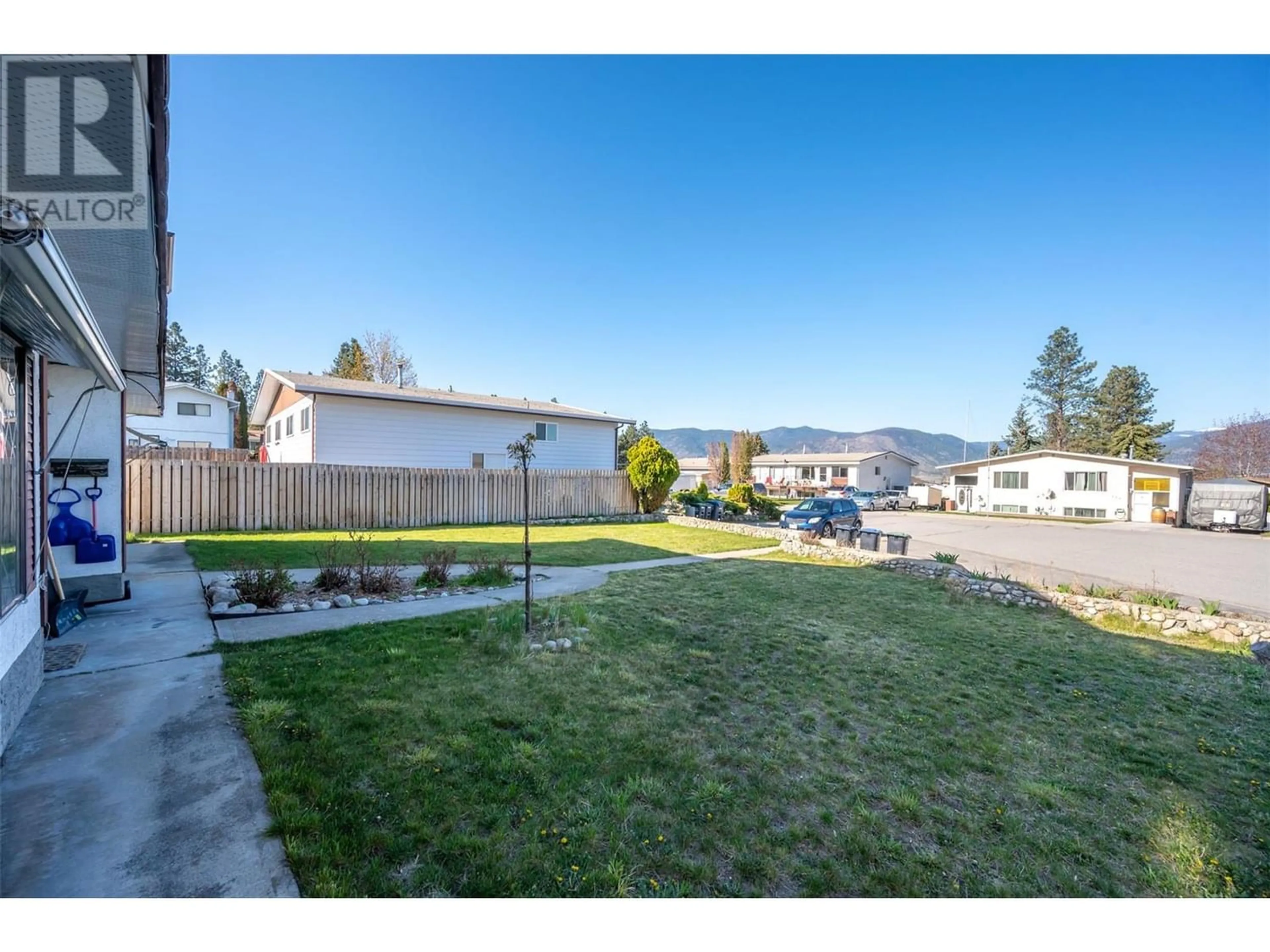 Fenced yard for 122&124 HIGHLAND Place, Penticton British Columbia V2A6M6