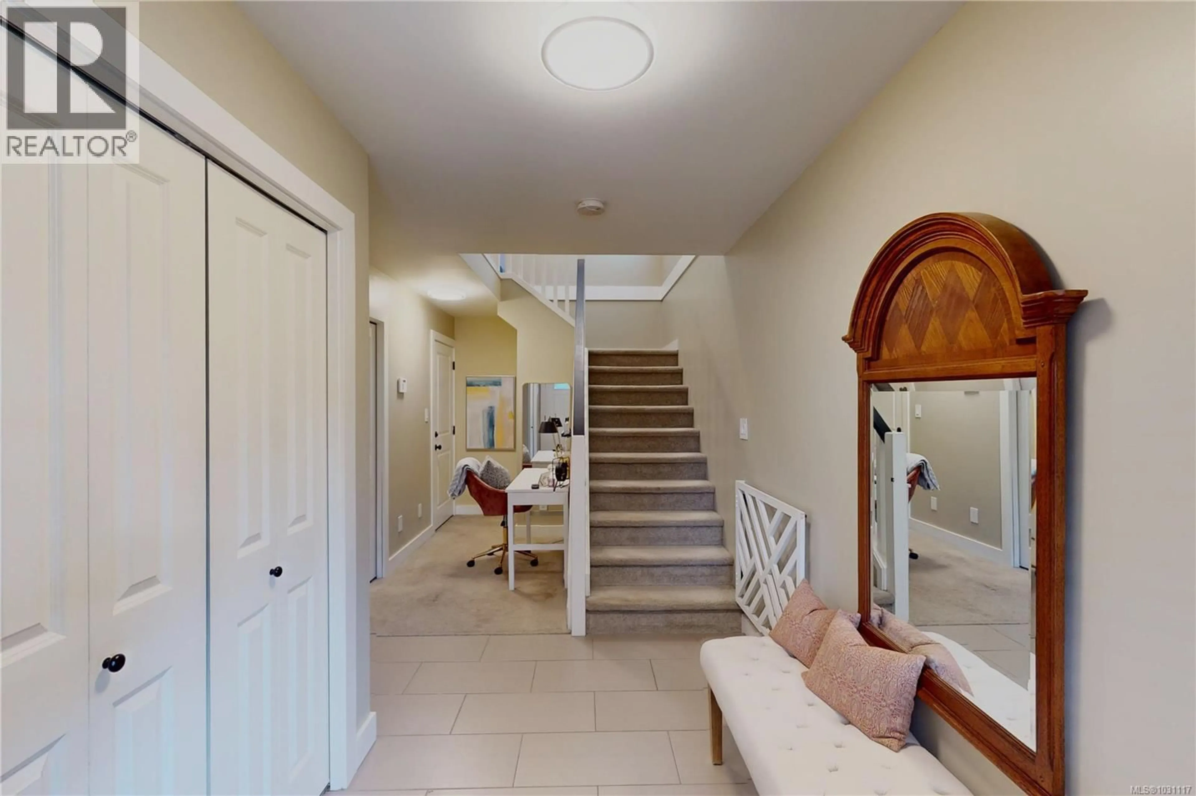 Indoor foyer for 1226 PARKDALE CREEK GARDENS, Langford British Columbia V9B4G9